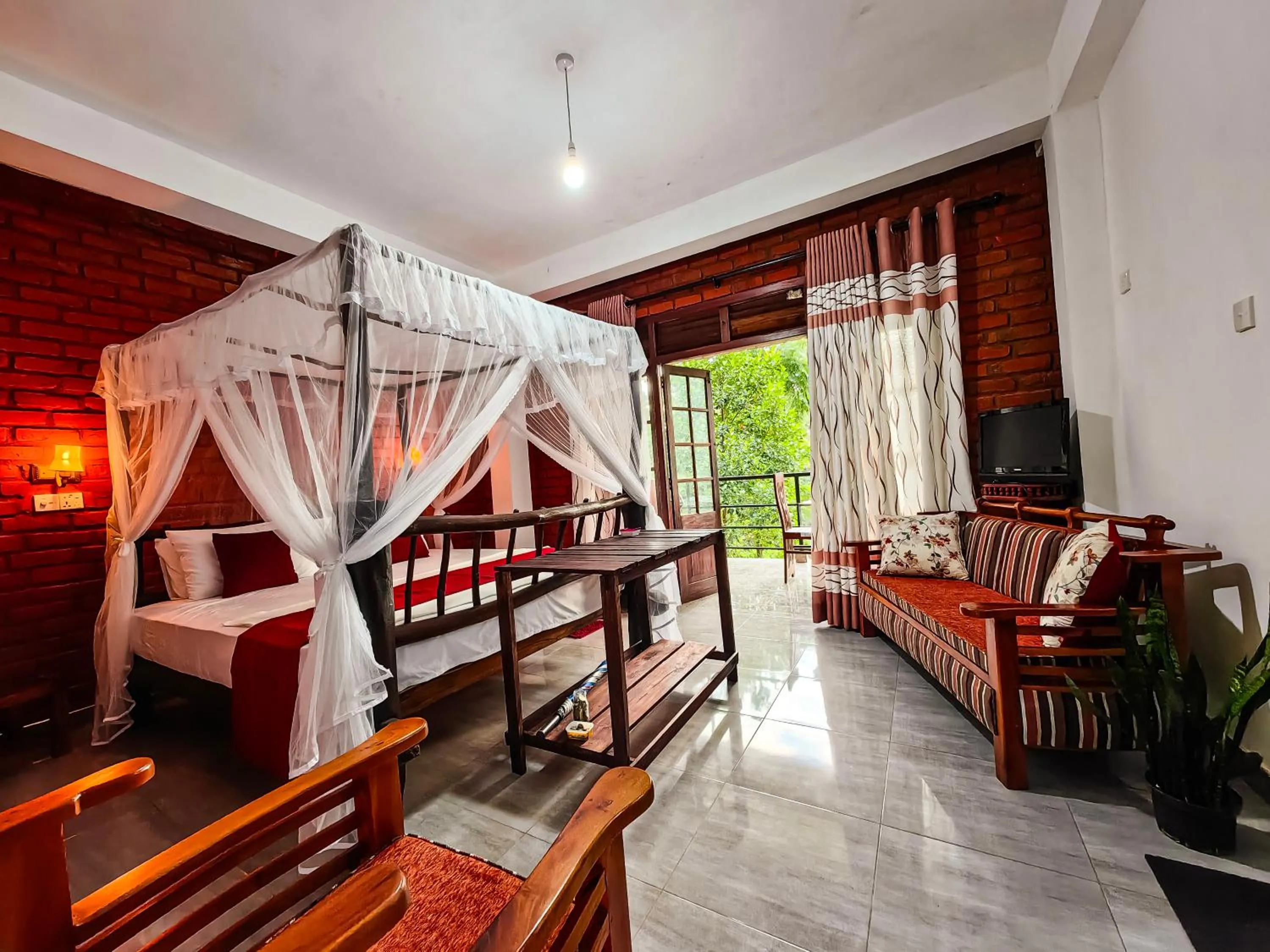 Deluxe Double Room with Balcony in Ella Rock Glance