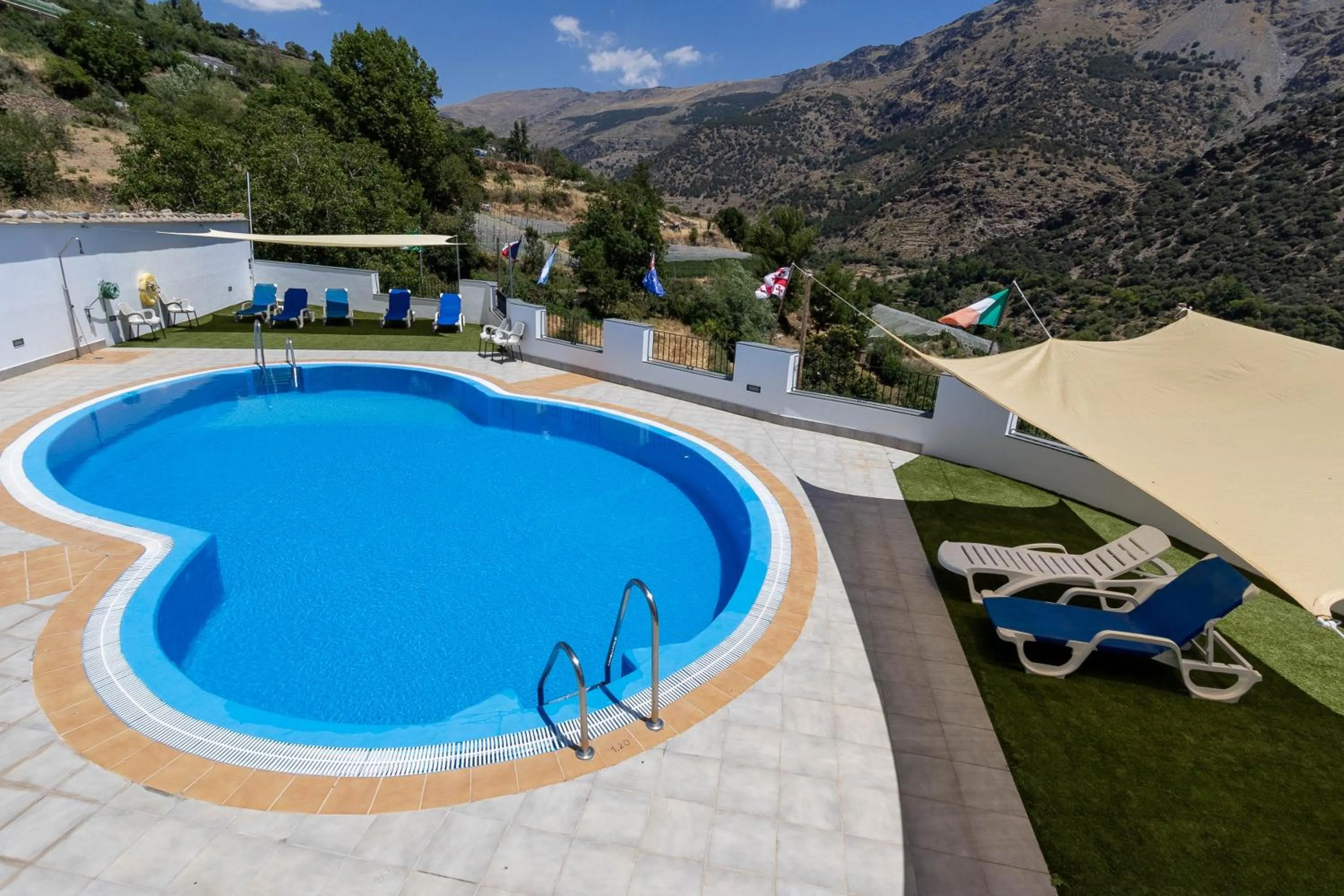 Swimming pool in Hotel La Fragua II