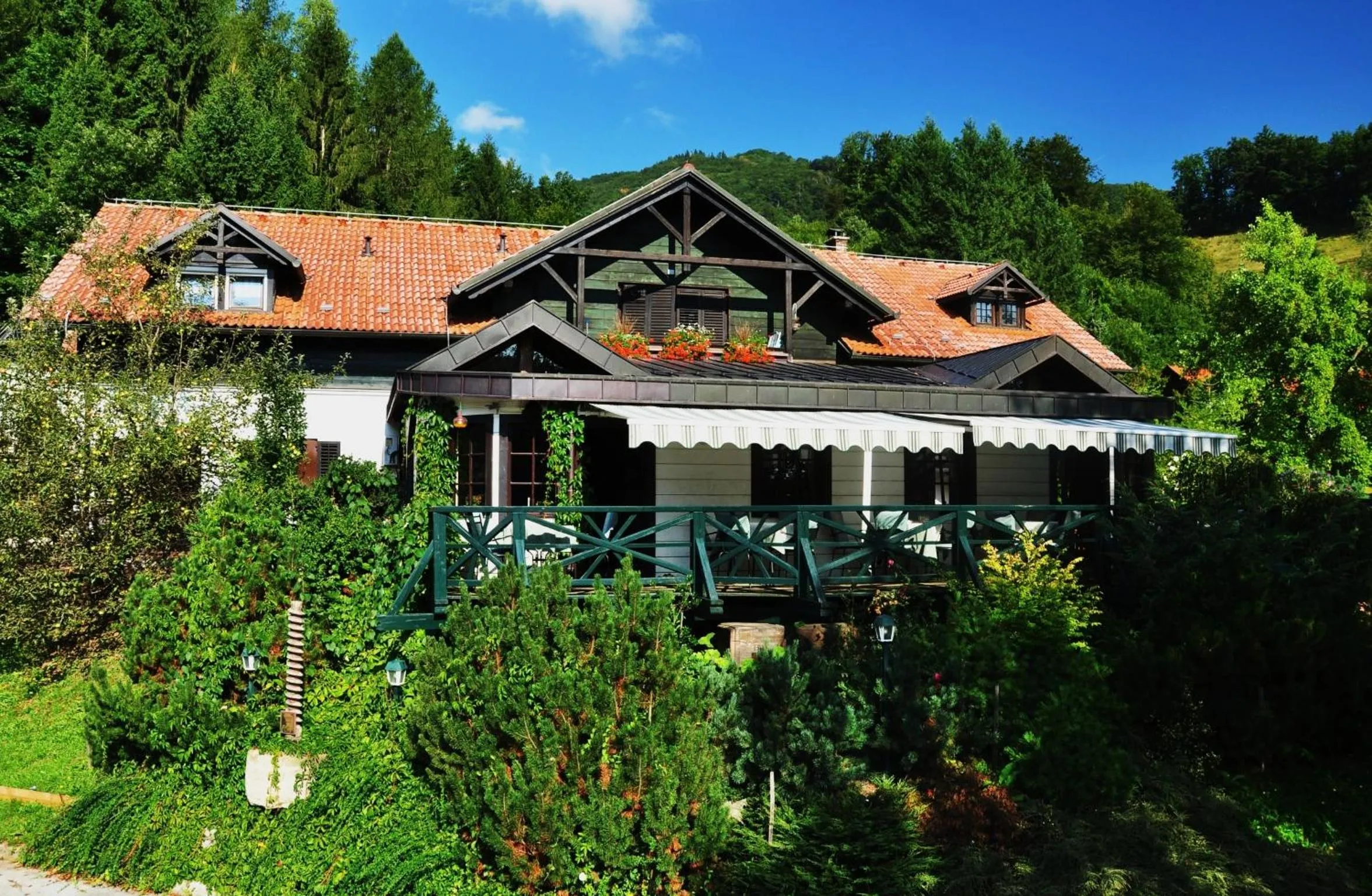 Facade/entrance in Natura Amon