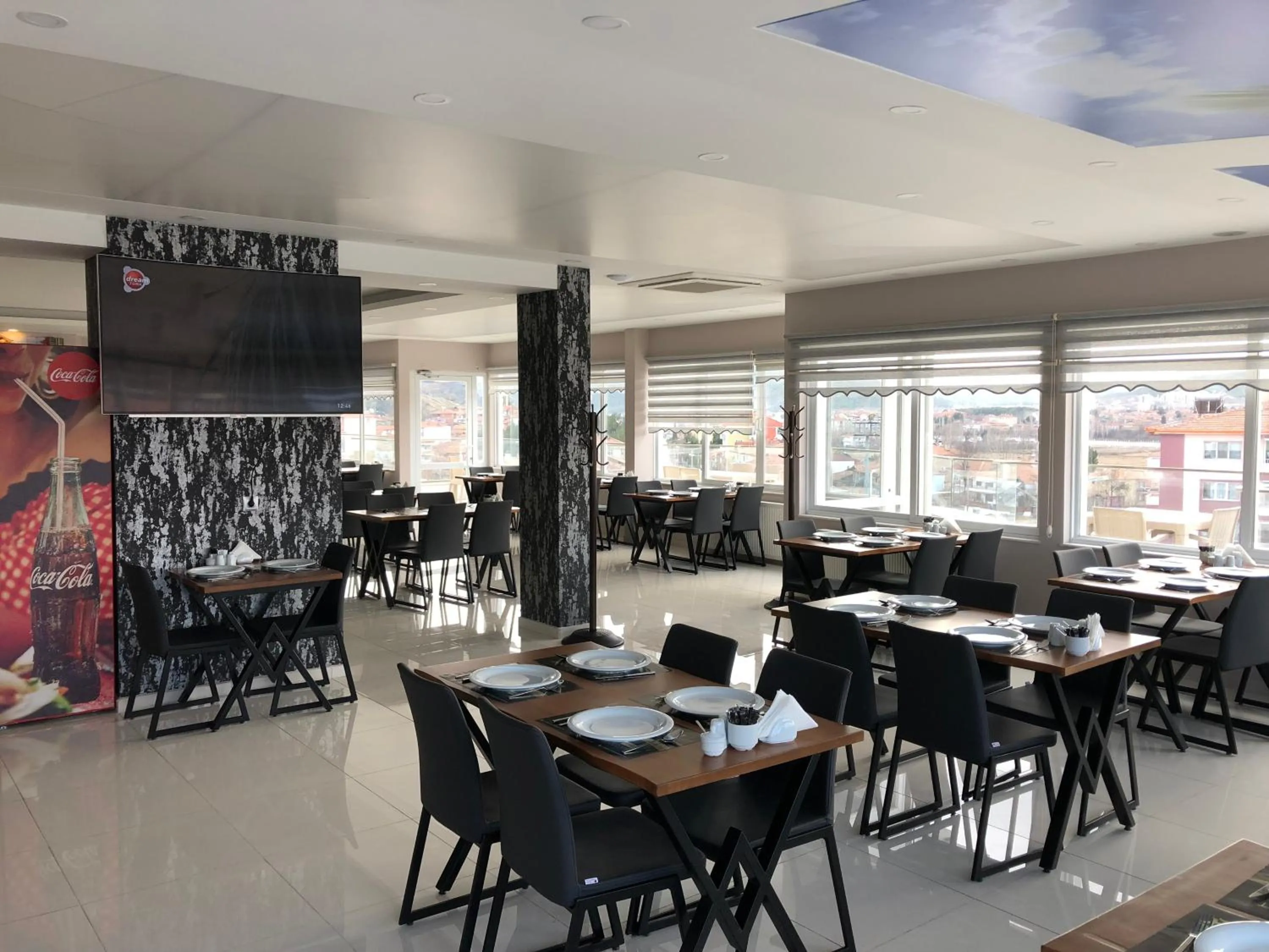 Restaurant/places to eat in Grand Dost Hotel