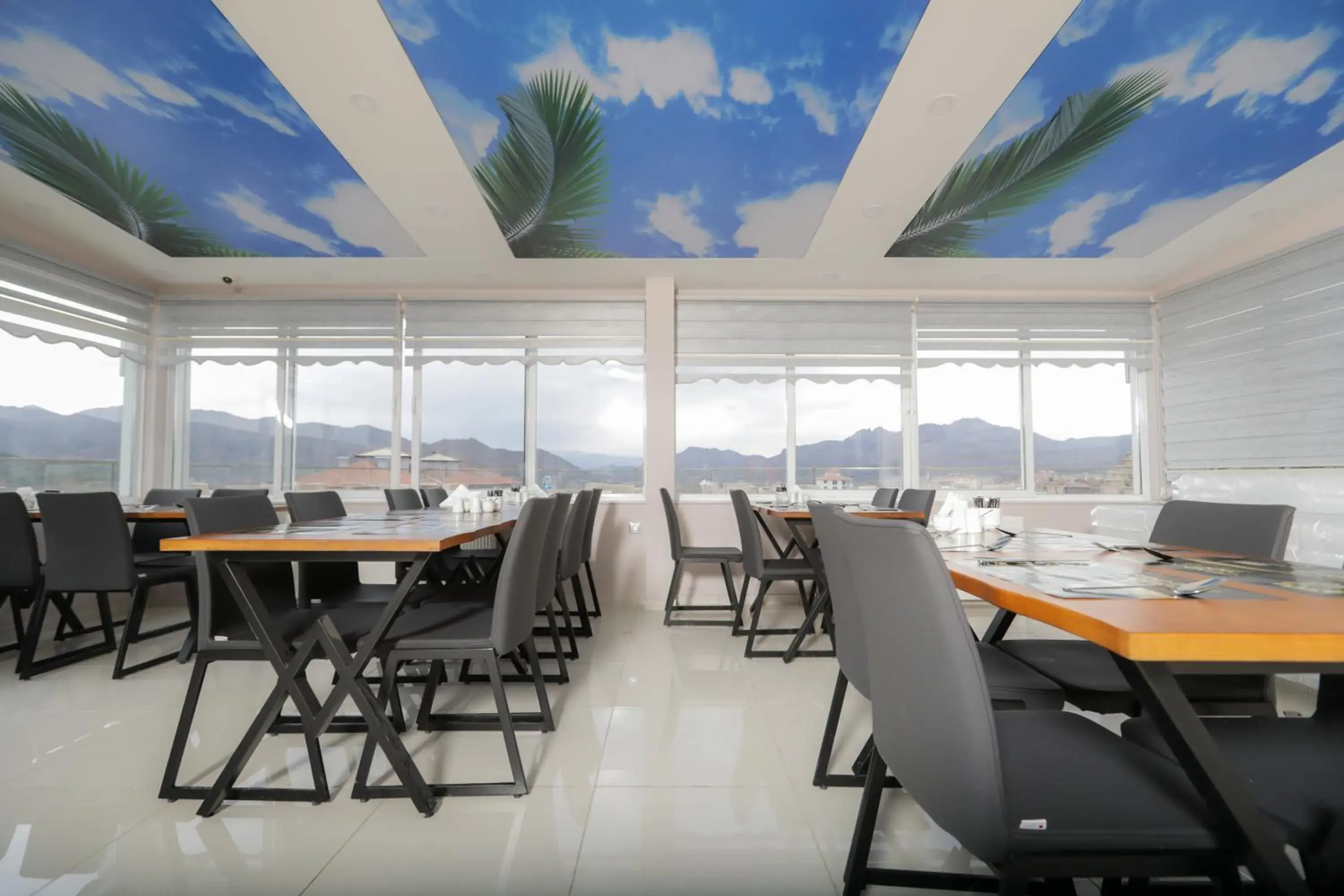 Restaurant/places to eat in Grand Dost Hotel Restaurant/places to eat in Grand Dost Hotel