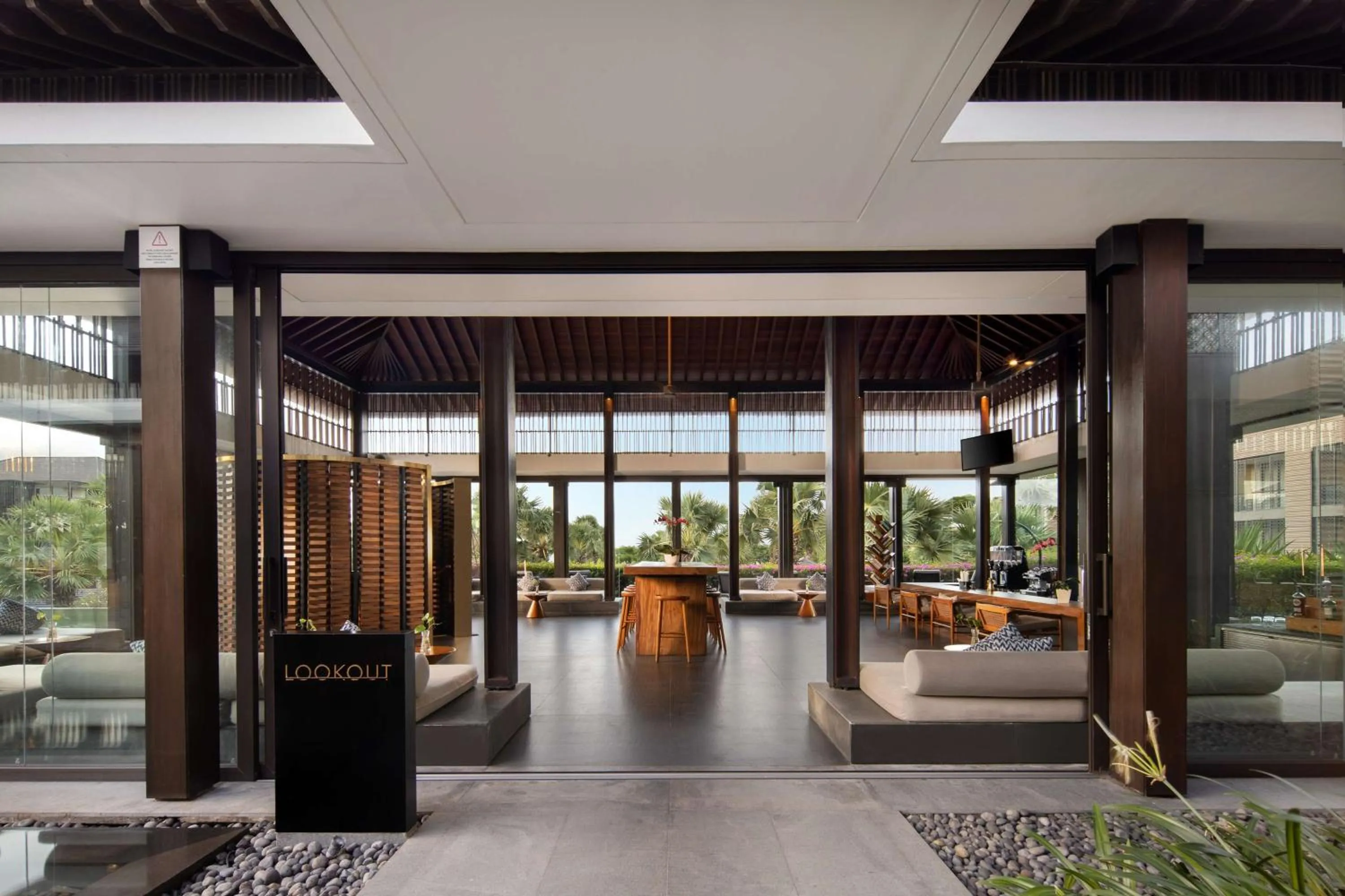 Lounge or bar in Radisson Blu Bali Uluwatu