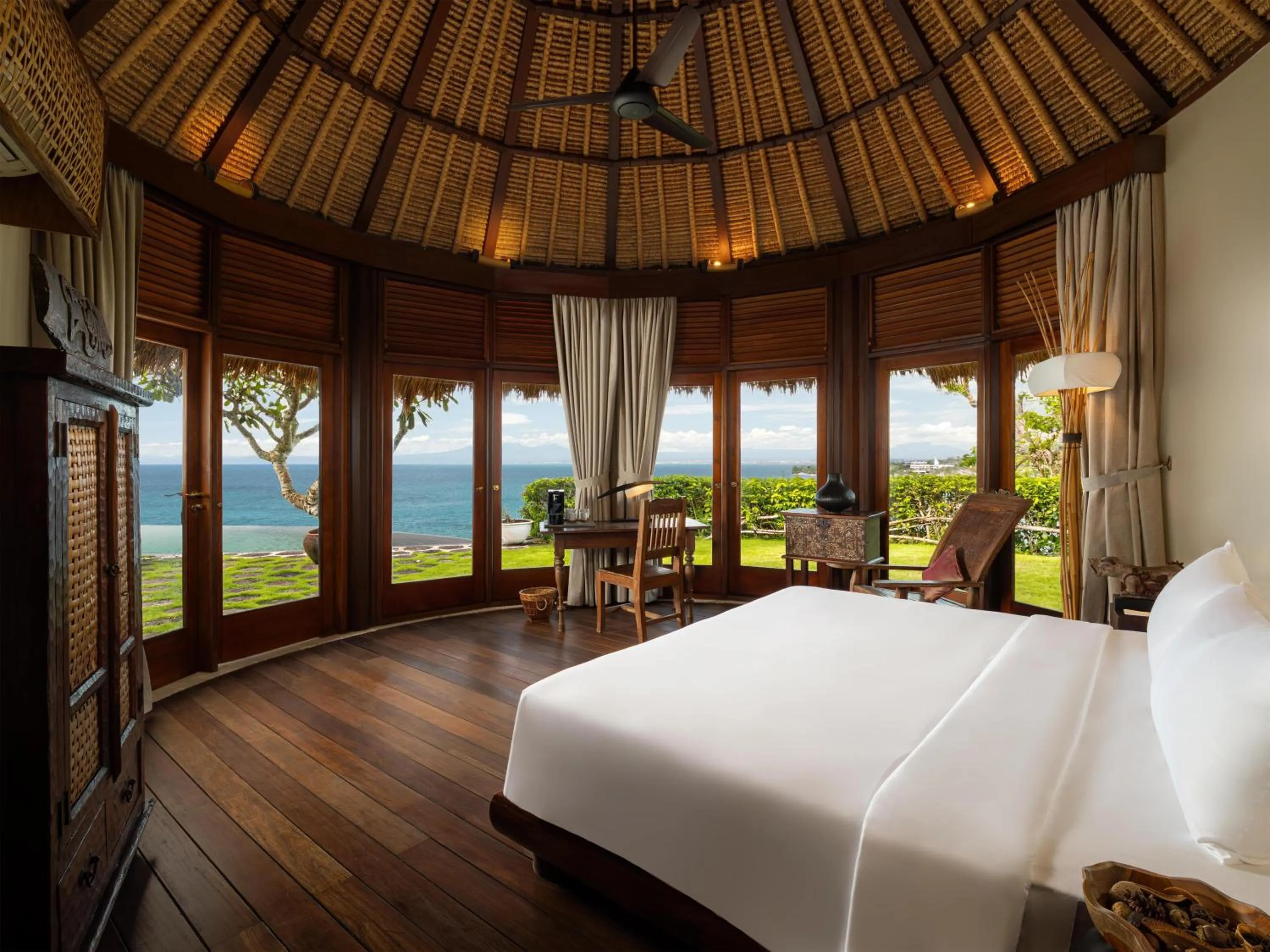 Photo of the whole room, Bed in Radisson Blu Bali Uluwatu