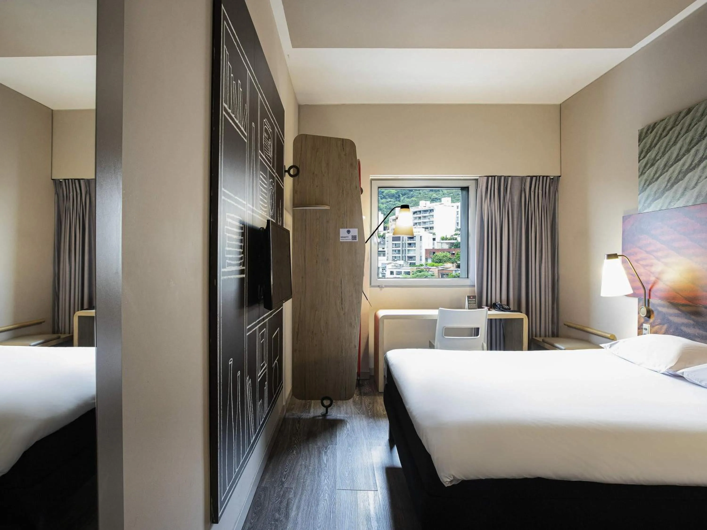 Bedroom, Bed in Hotel Ibis Cali Granada