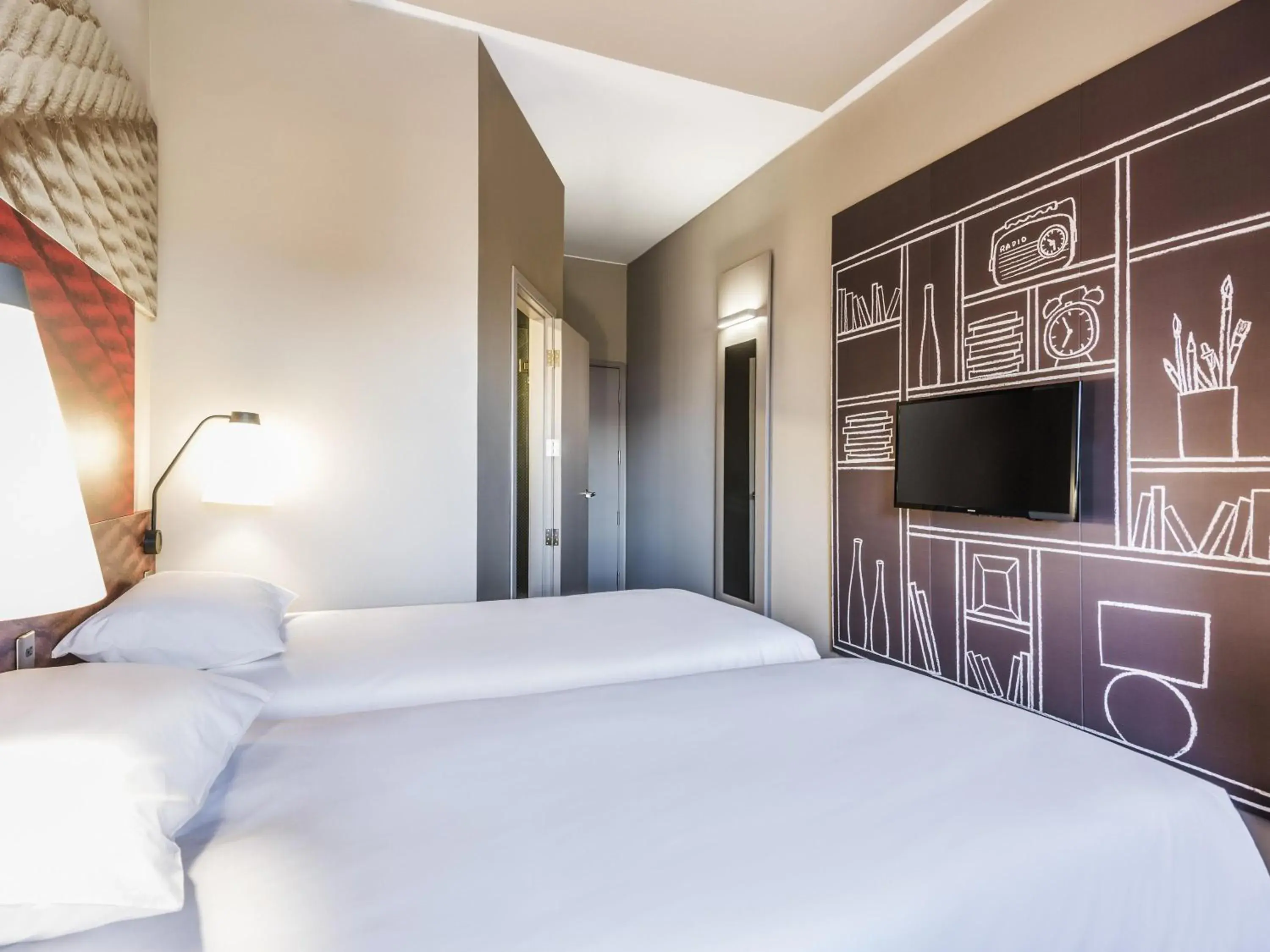 Bedroom, Bed in Hotel Ibis Cali Granada Bedroom, Bed in Hotel Ibis Cali Granada