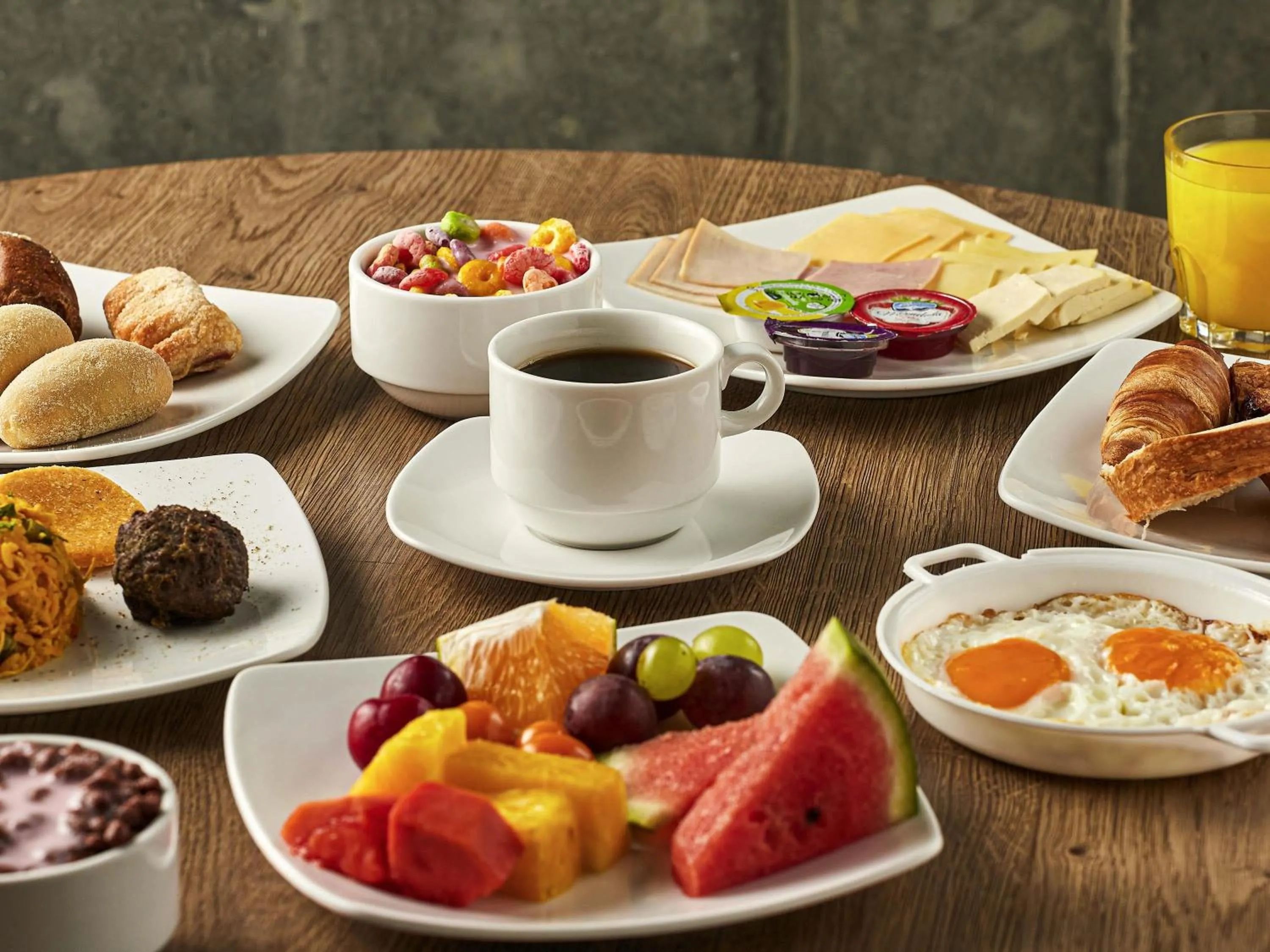 Breakfast in Hotel Ibis Cali Granada