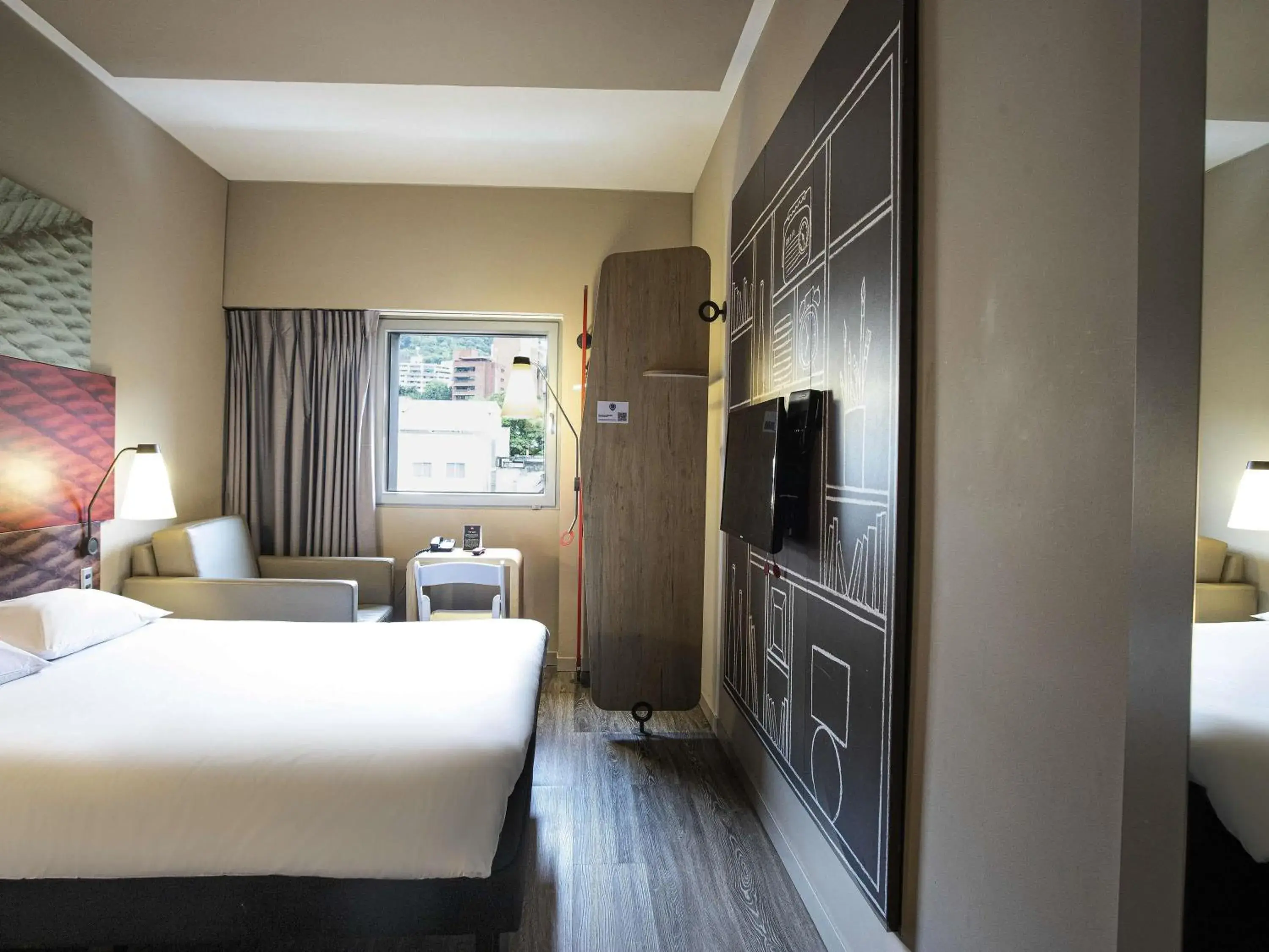 Bedroom, Bed in Hotel Ibis Cali Granada Bedroom, Bed in Hotel Ibis Cali Granada