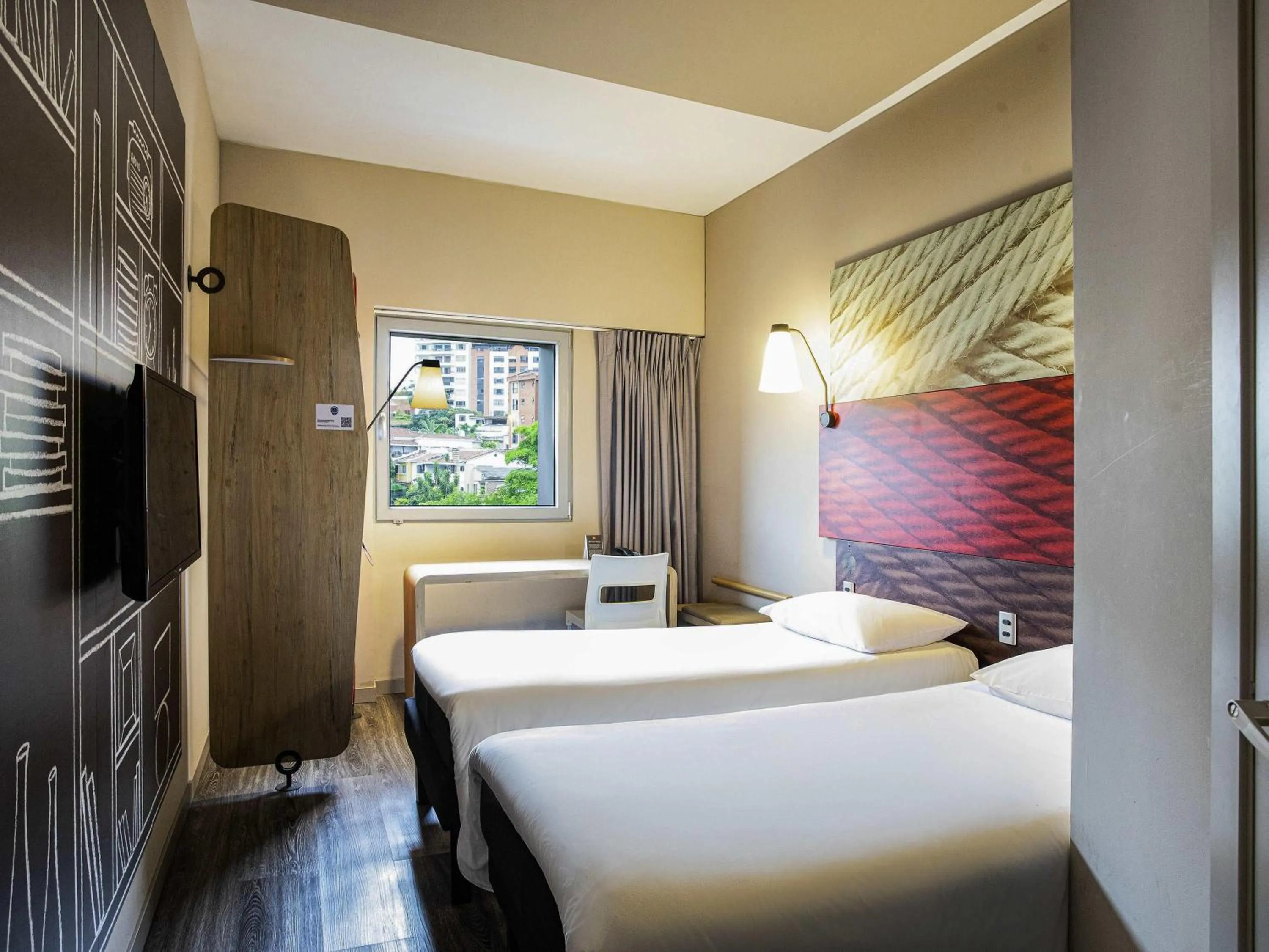 Bedroom, Bed in Hotel Ibis Cali Granada