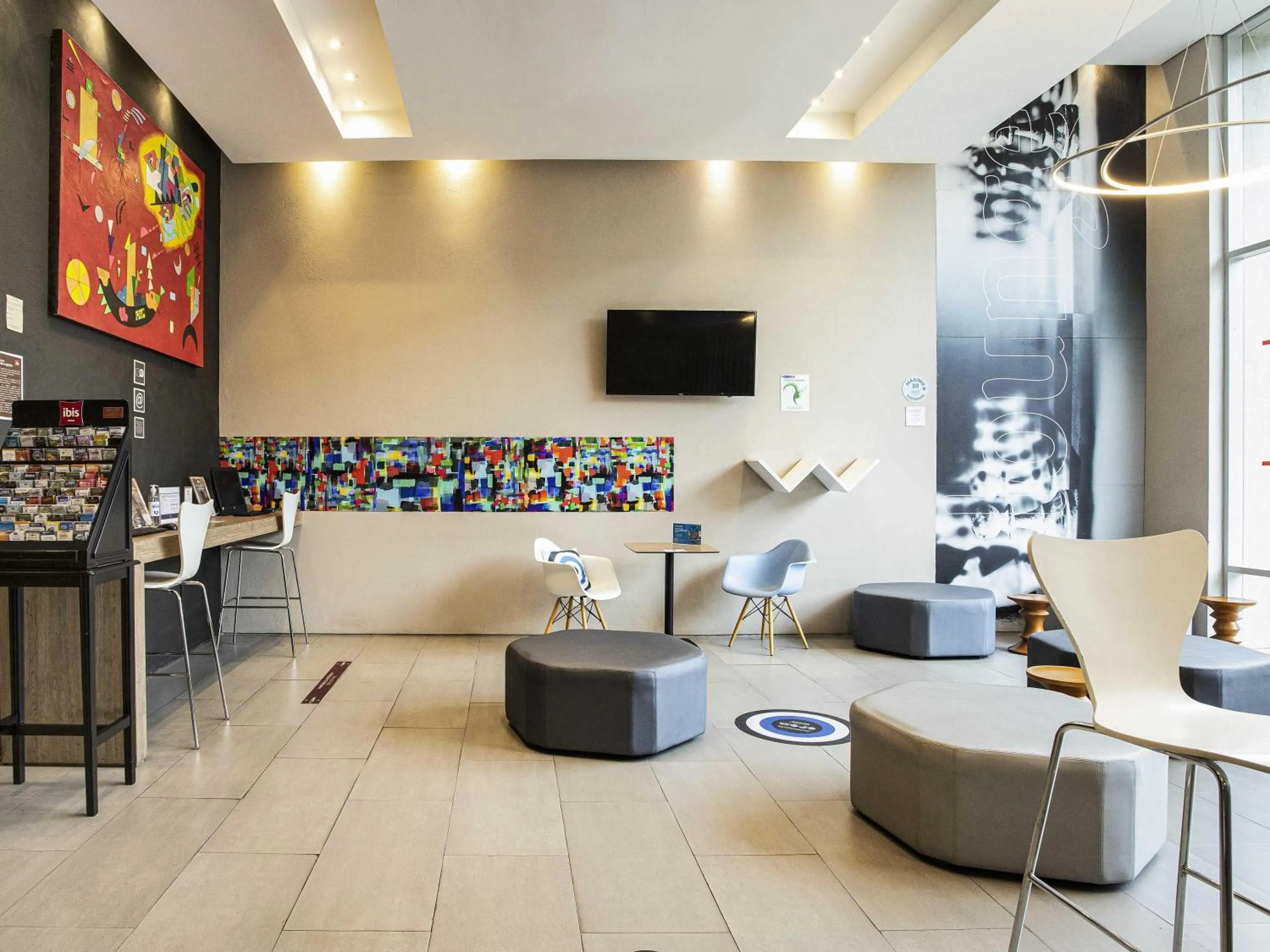 Property building in Hotel Ibis Cali Granada