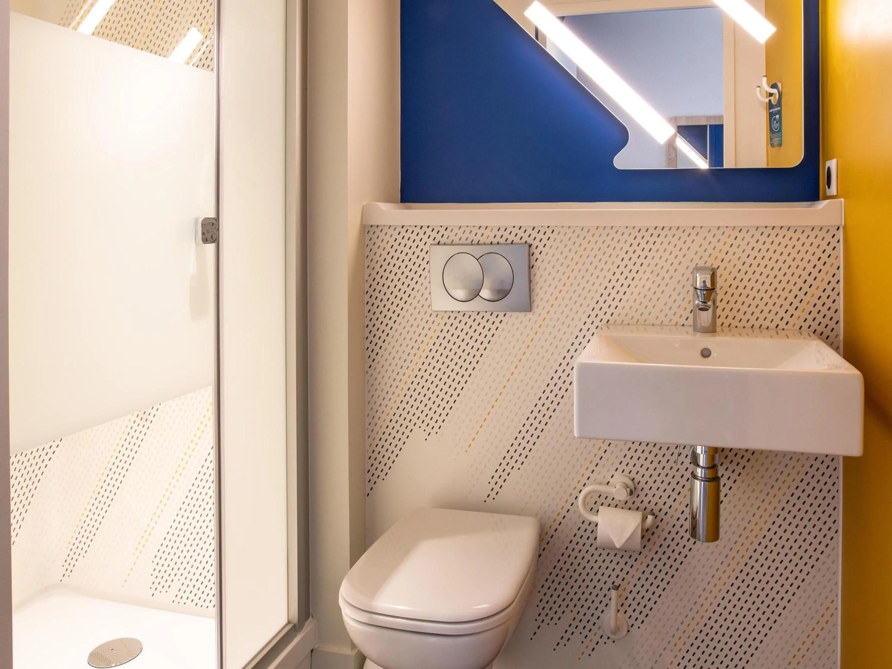 Bedroom in ibis budget Paris Gennevilliers