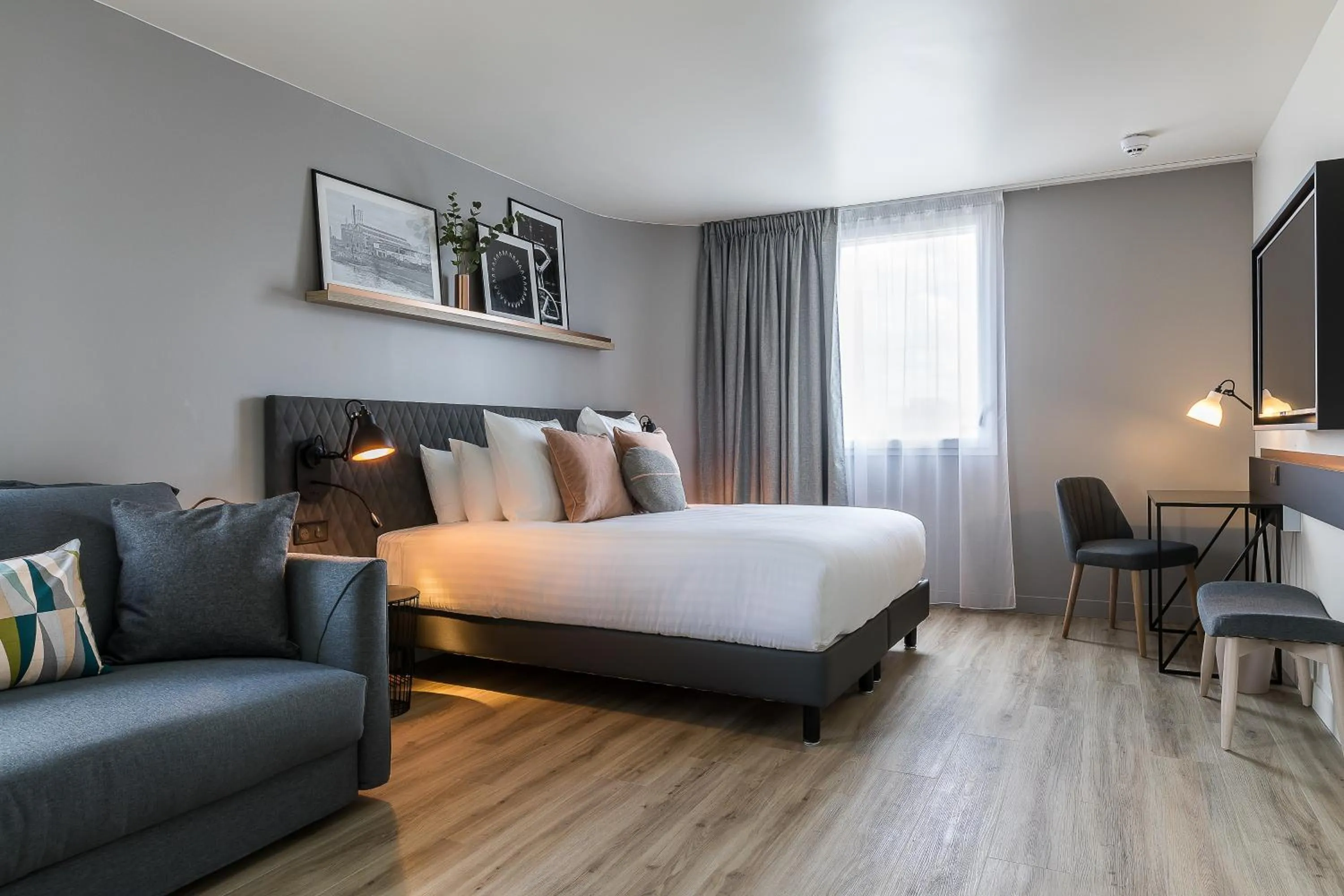 Bedroom, Bed in Hôtel Mercure Paris Gennevilliers