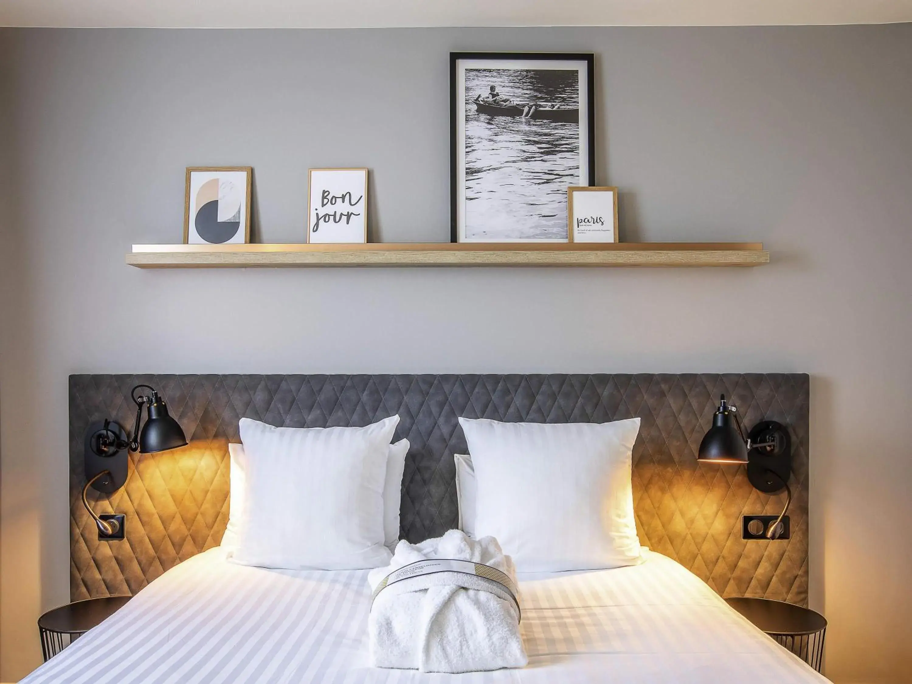 Bedroom, Bed in Hôtel Mercure Paris Gennevilliers Bedroom, Bed in Hôtel Mercure Paris Gennevilliers