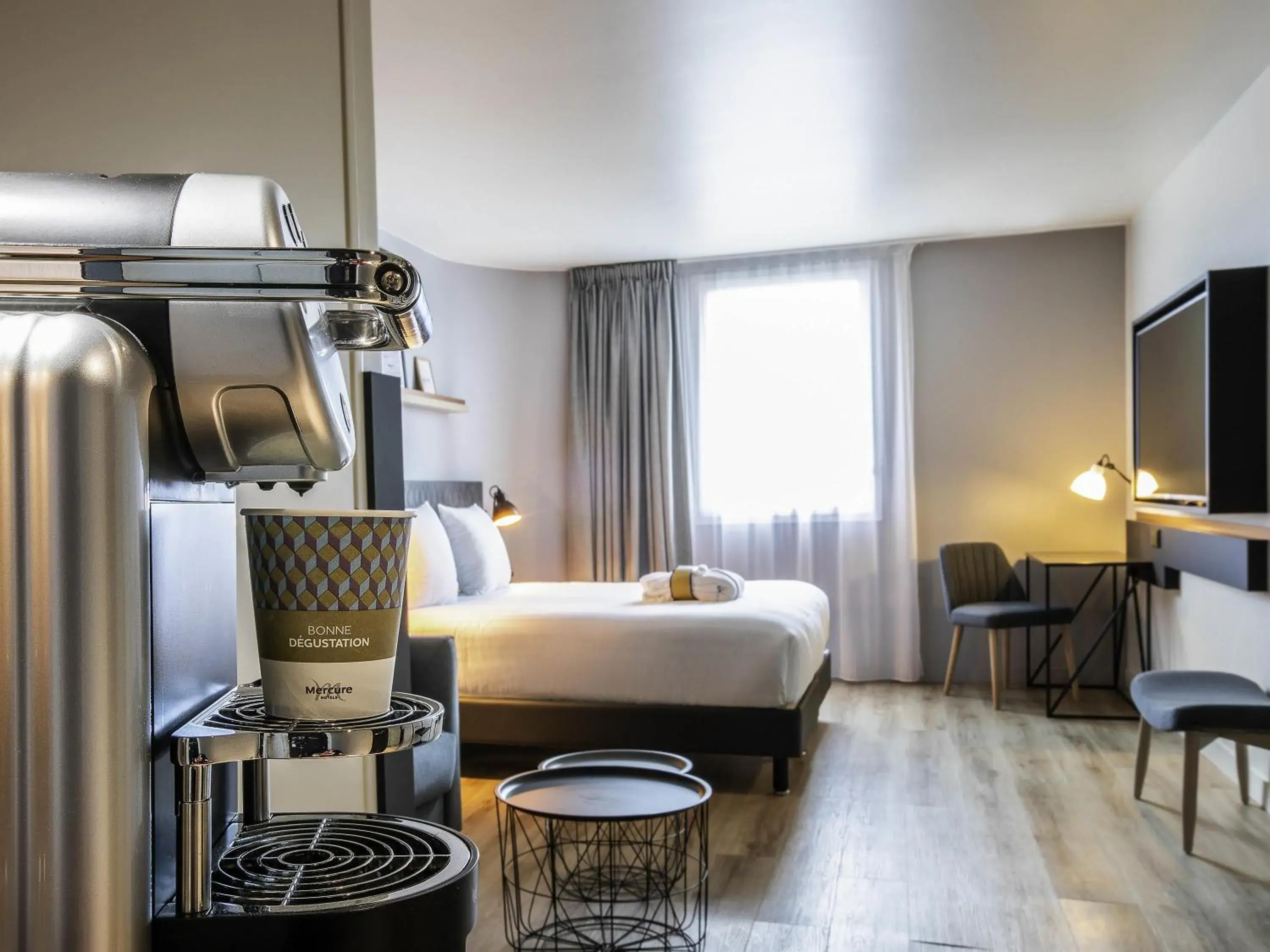 Bedroom, Bed in Hôtel Mercure Paris Gennevilliers Bedroom, Bed in Hôtel Mercure Paris Gennevilliers