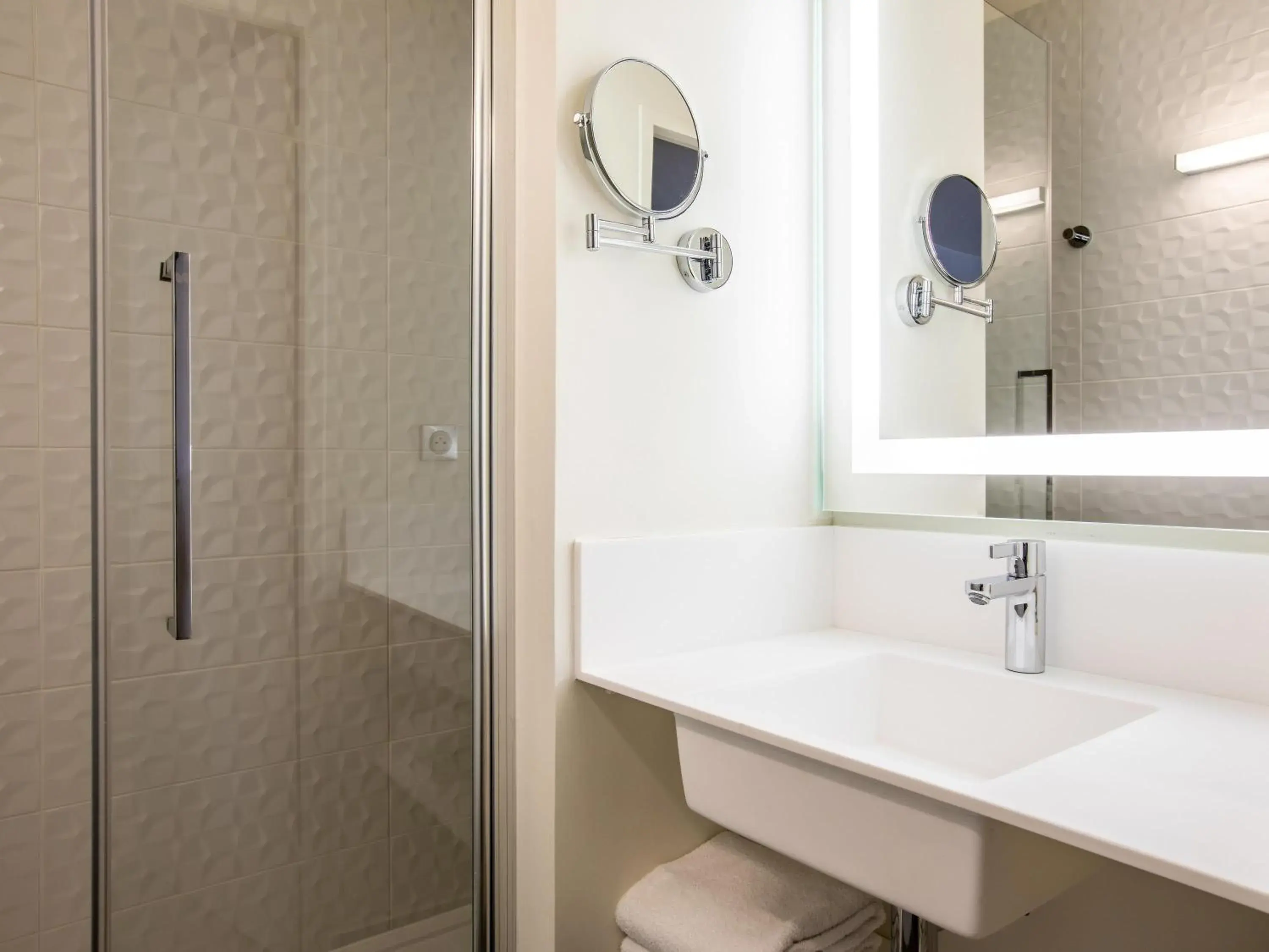 Bedroom in Hôtel Mercure Paris Gennevilliers Bedroom in Hôtel Mercure Paris Gennevilliers