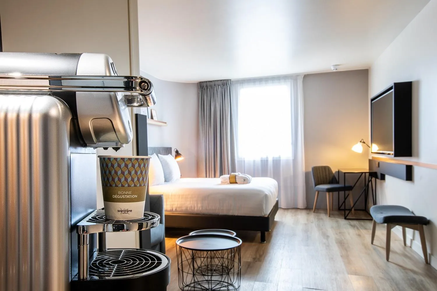 Coffee/tea facilities, Bed in Hôtel Mercure Paris Gennevilliers
