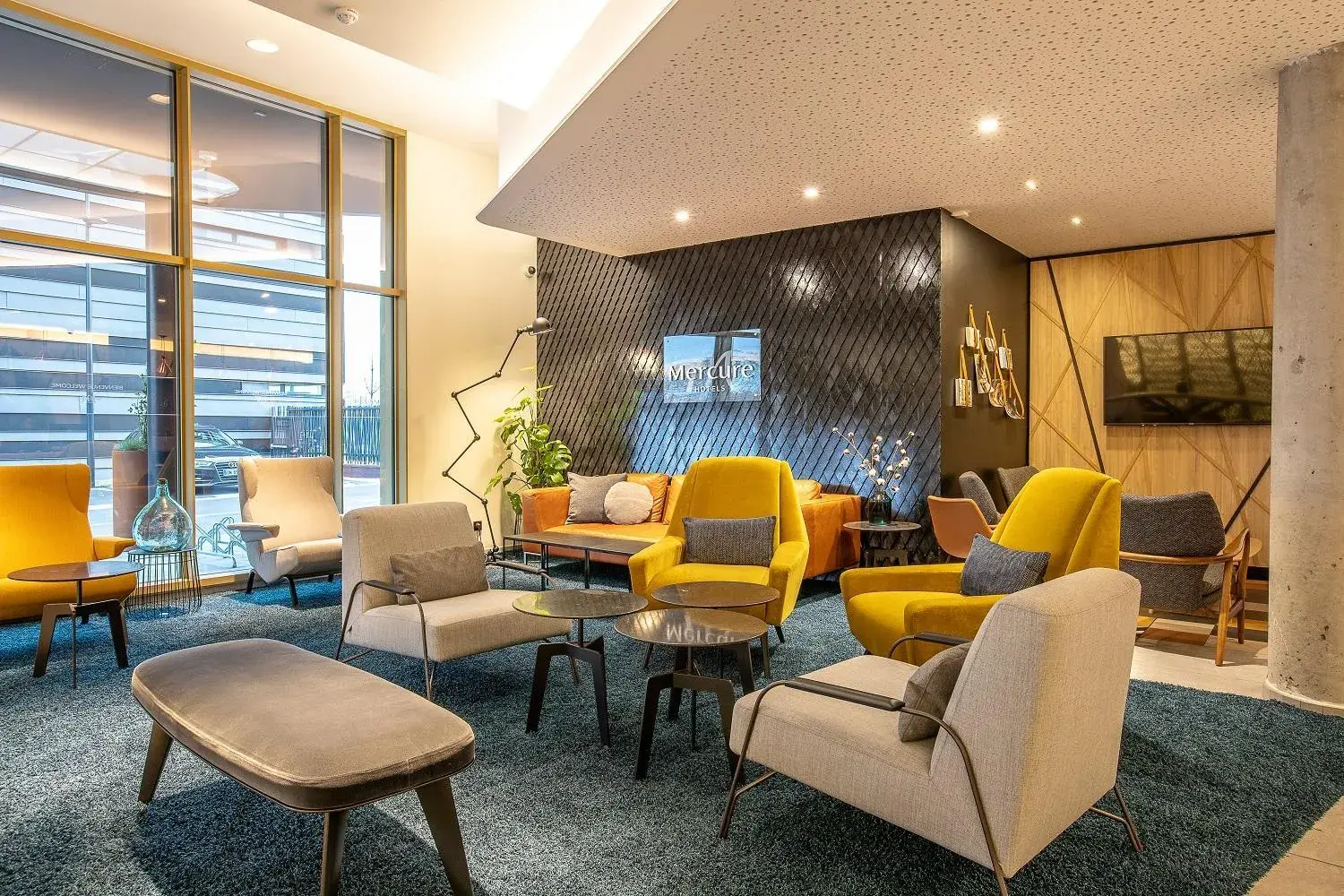 Living room, Lounge/Bar in Hôtel Mercure Paris Gennevilliers