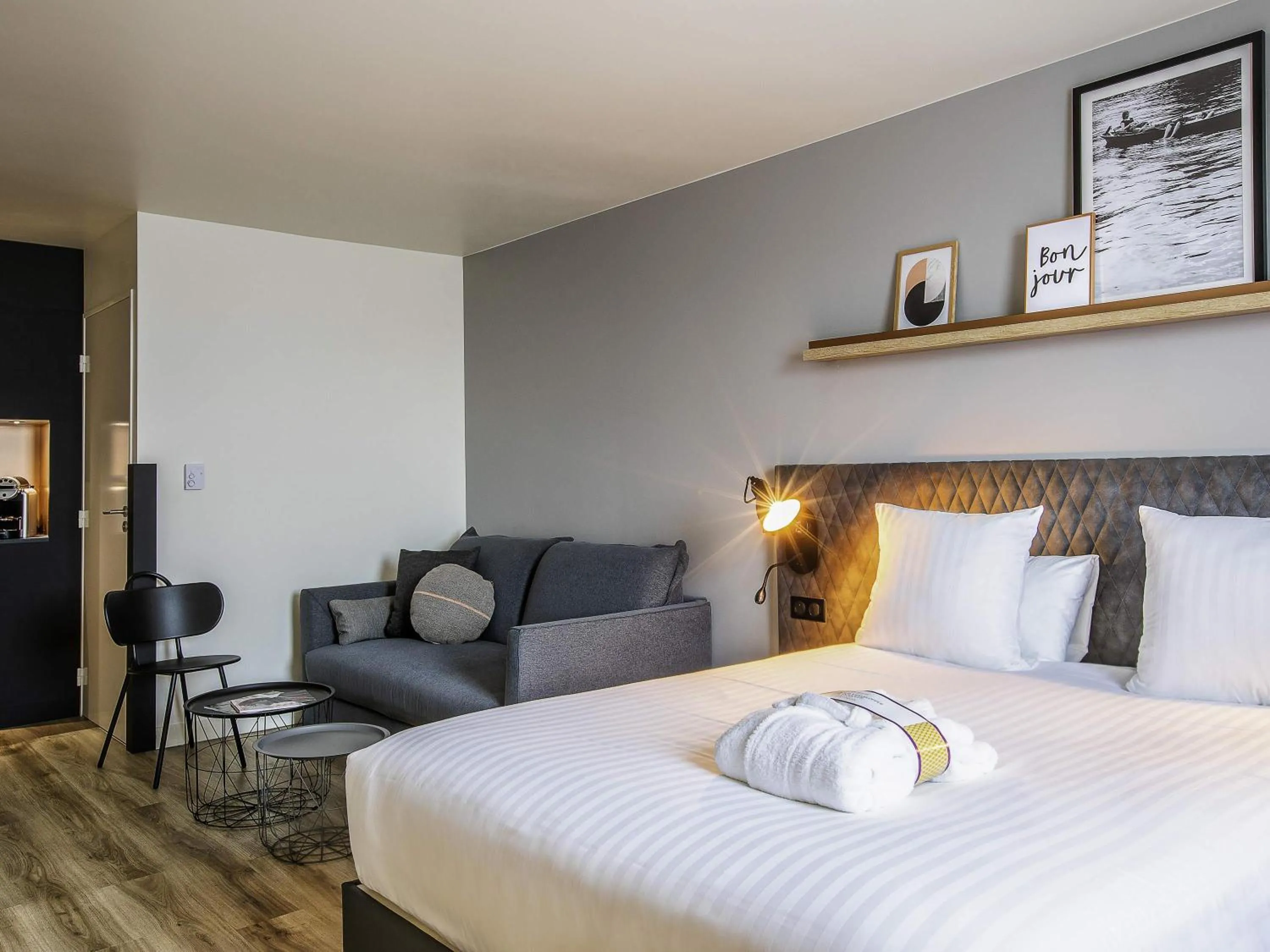 Bedroom, Bed in Hôtel Mercure Paris Gennevilliers