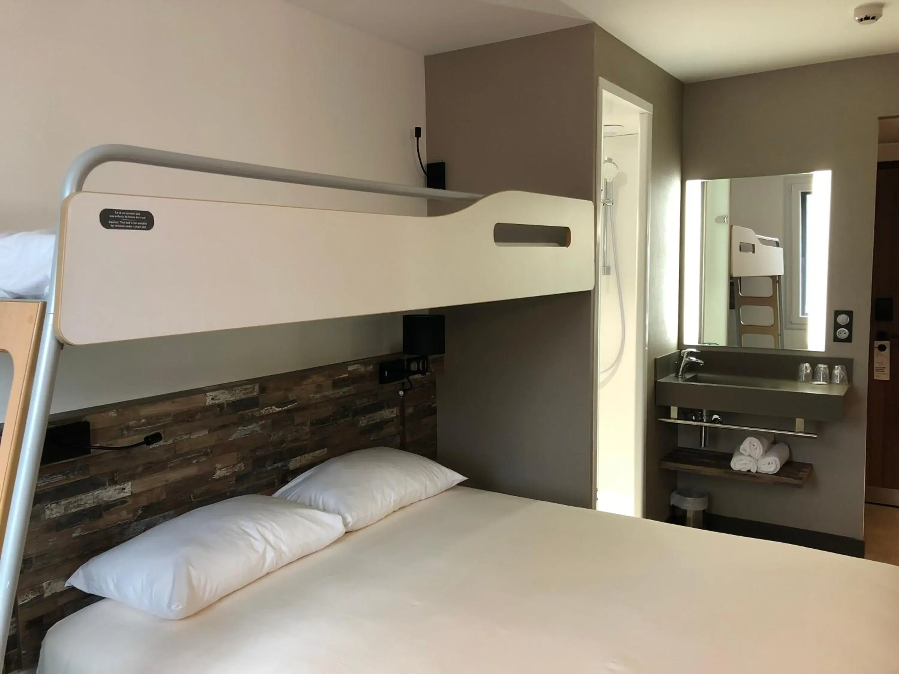 bunk bed, Bed in Ibis Budget Annecy sud-Poisy bunk bed, Bed in Ibis Budget Annecy sud-Poisy