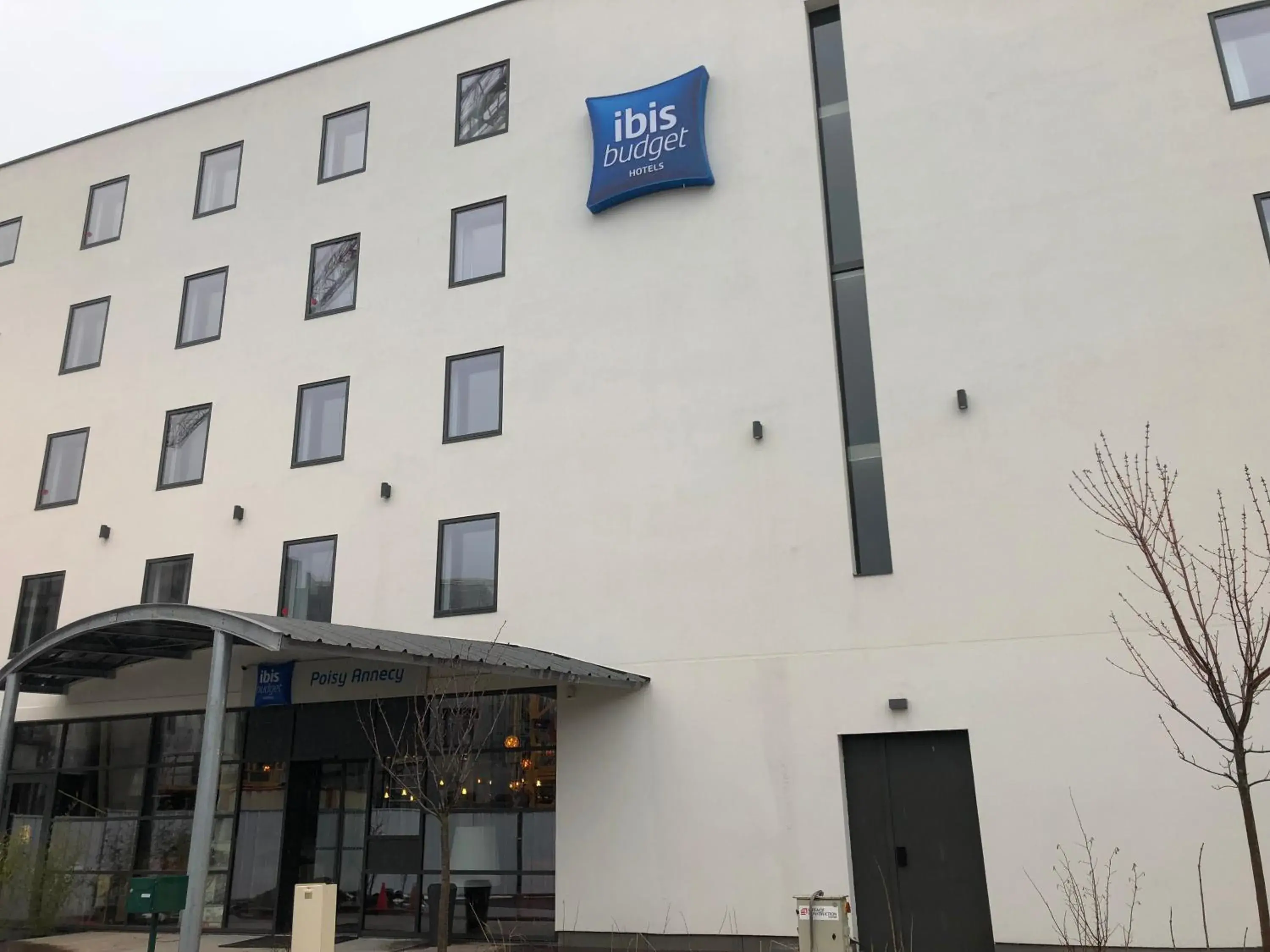 Facade/entrance in Ibis Budget Annecy sud-Poisy Facade/entrance in Ibis Budget Annecy sud-Poisy
