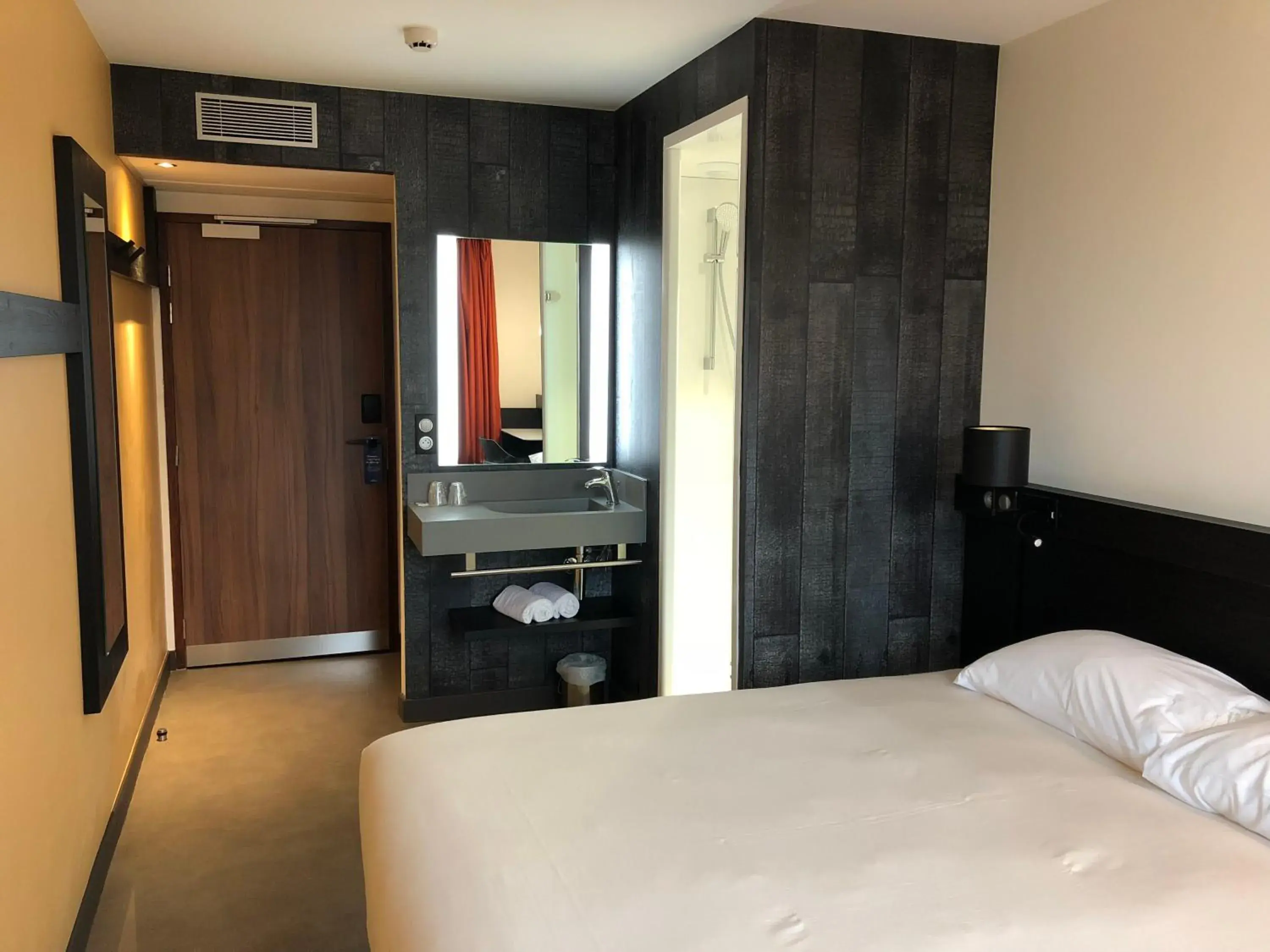 Bed in Ibis Budget Annecy sud-Poisy Bed in Ibis Budget Annecy sud-Poisy