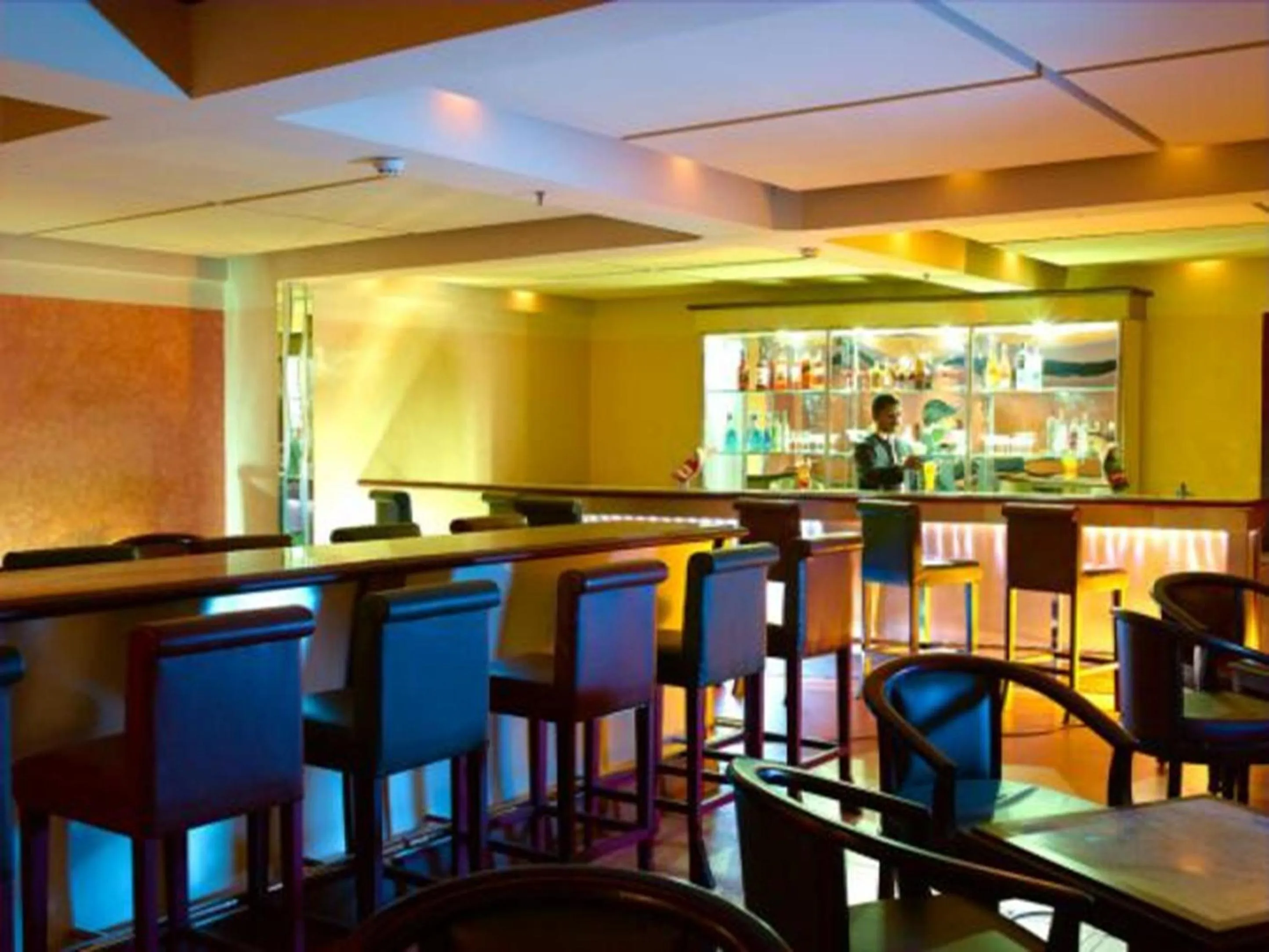 Lounge or bar in Classic Sarovar Portico Trivandrum