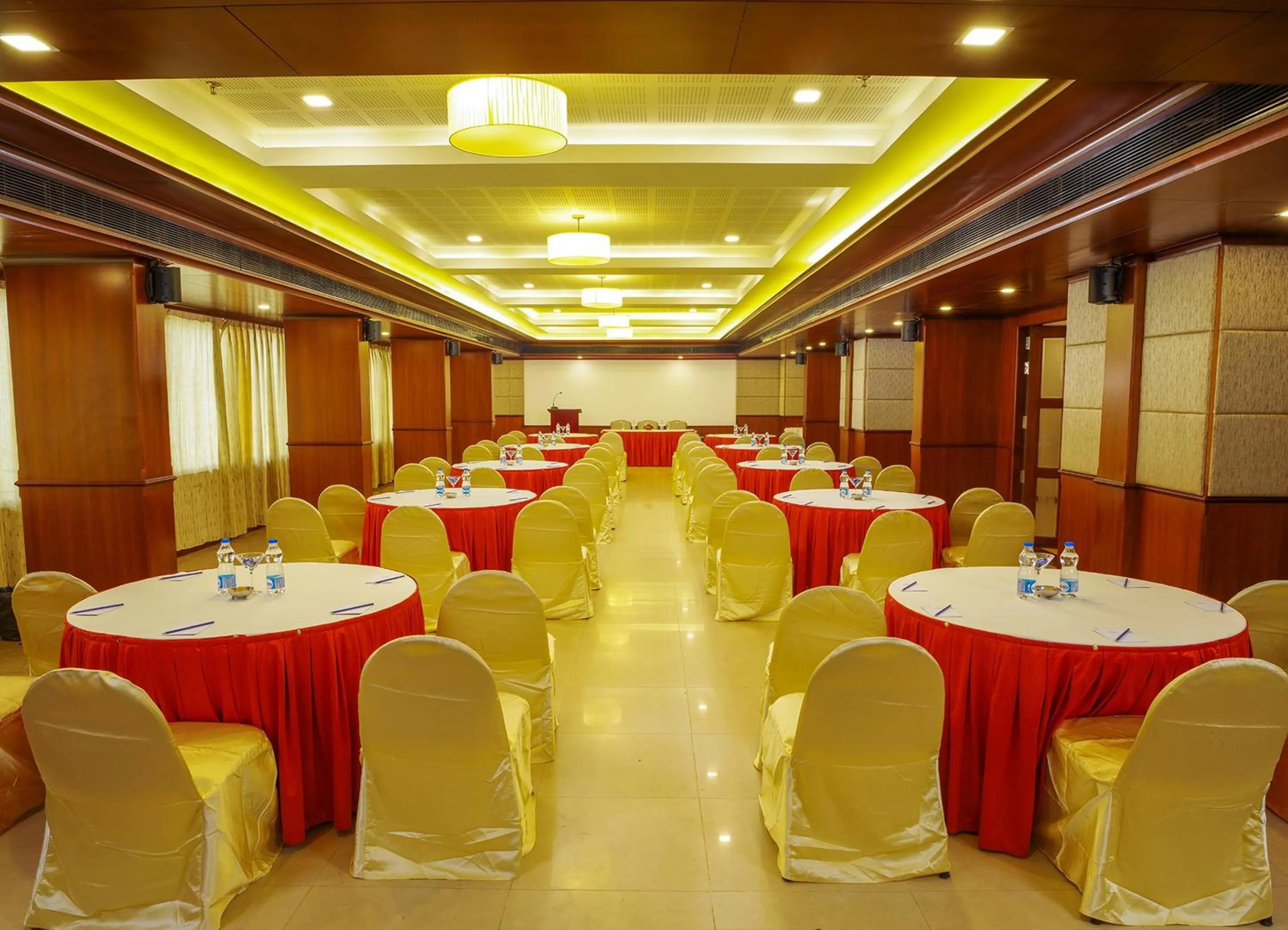 Meeting/conference room in Classic Sarovar Portico Trivandrum