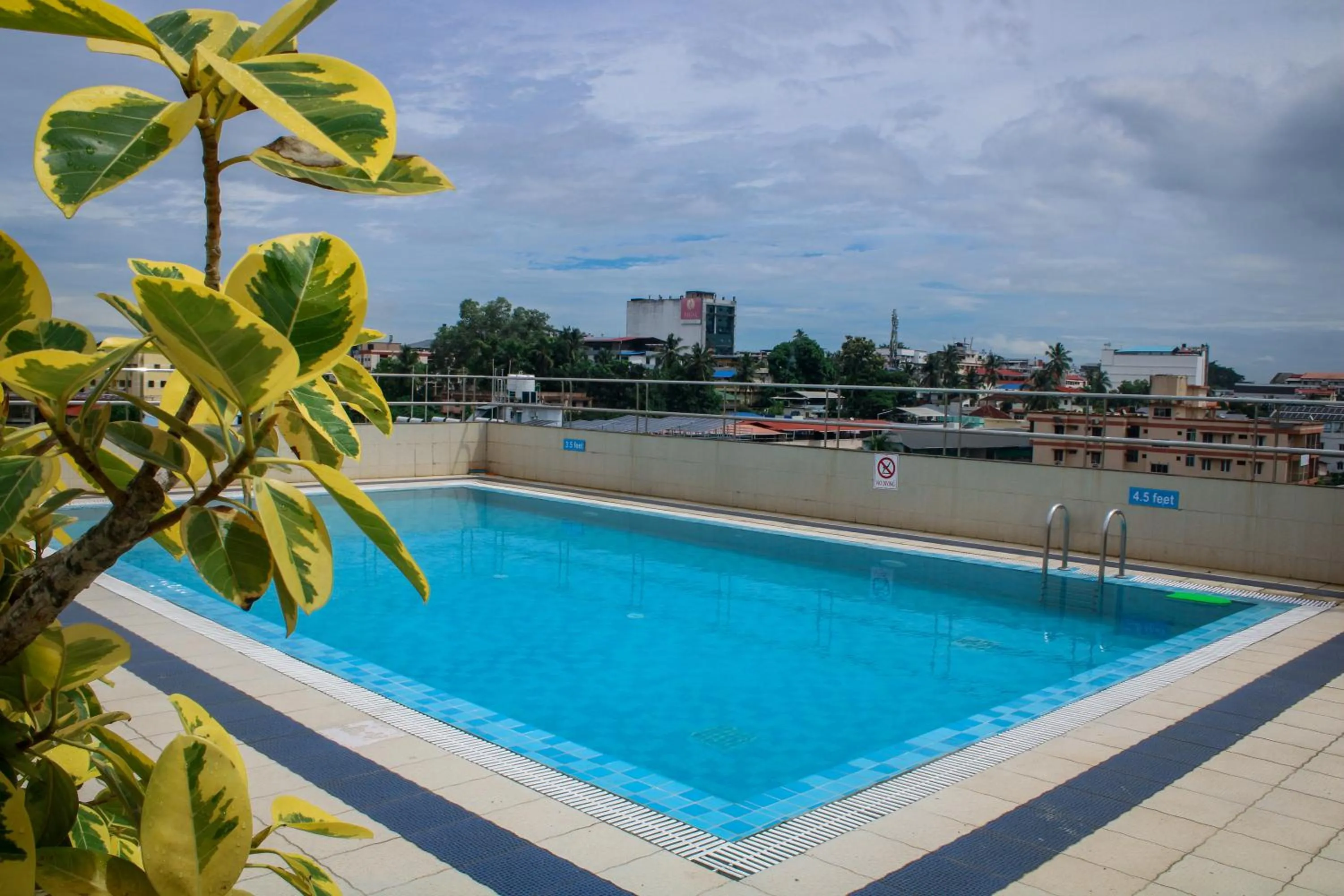 Swimming pool in Classic Sarovar Portico Trivandrum