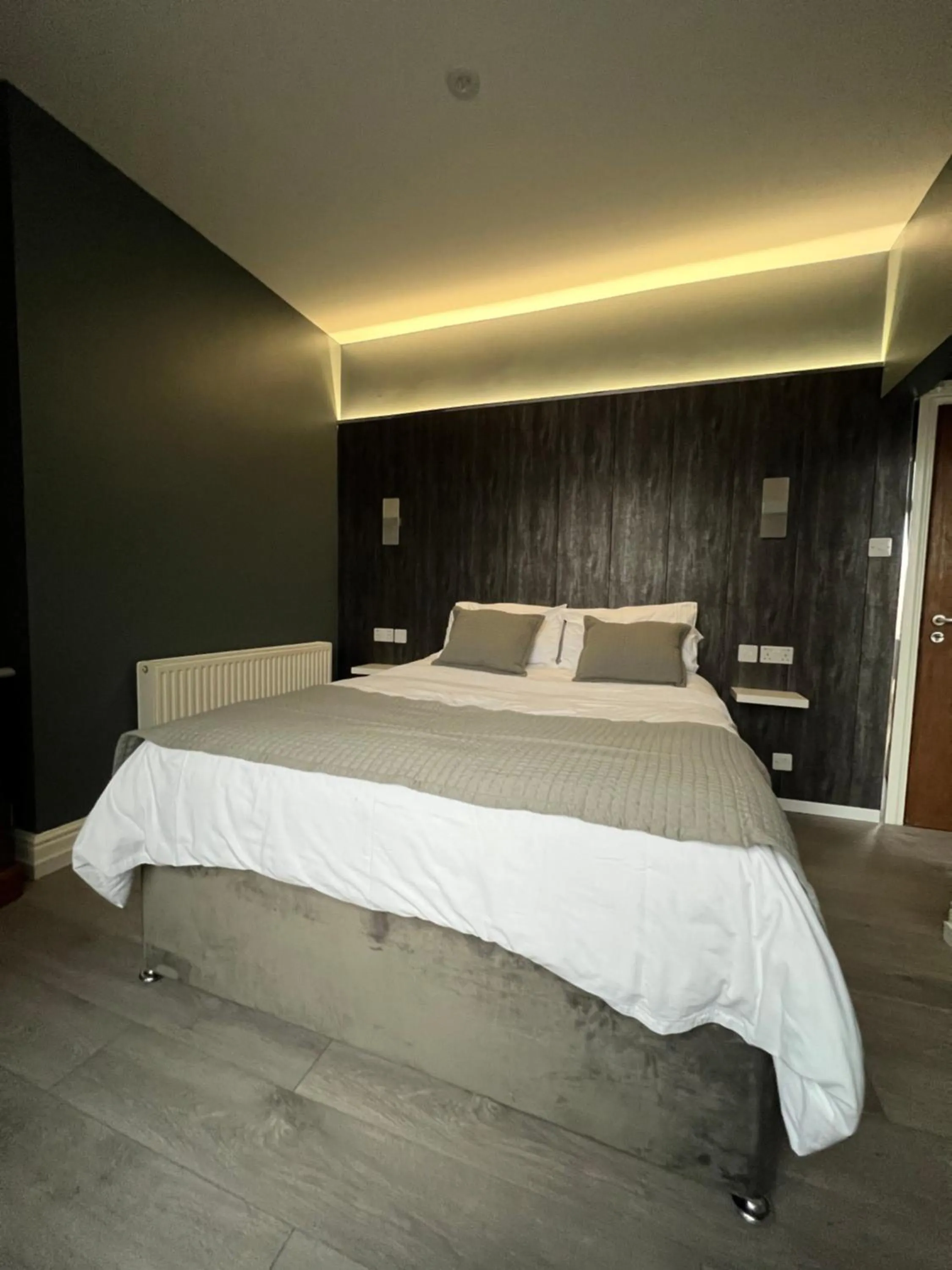 Bed in dalesman hotel