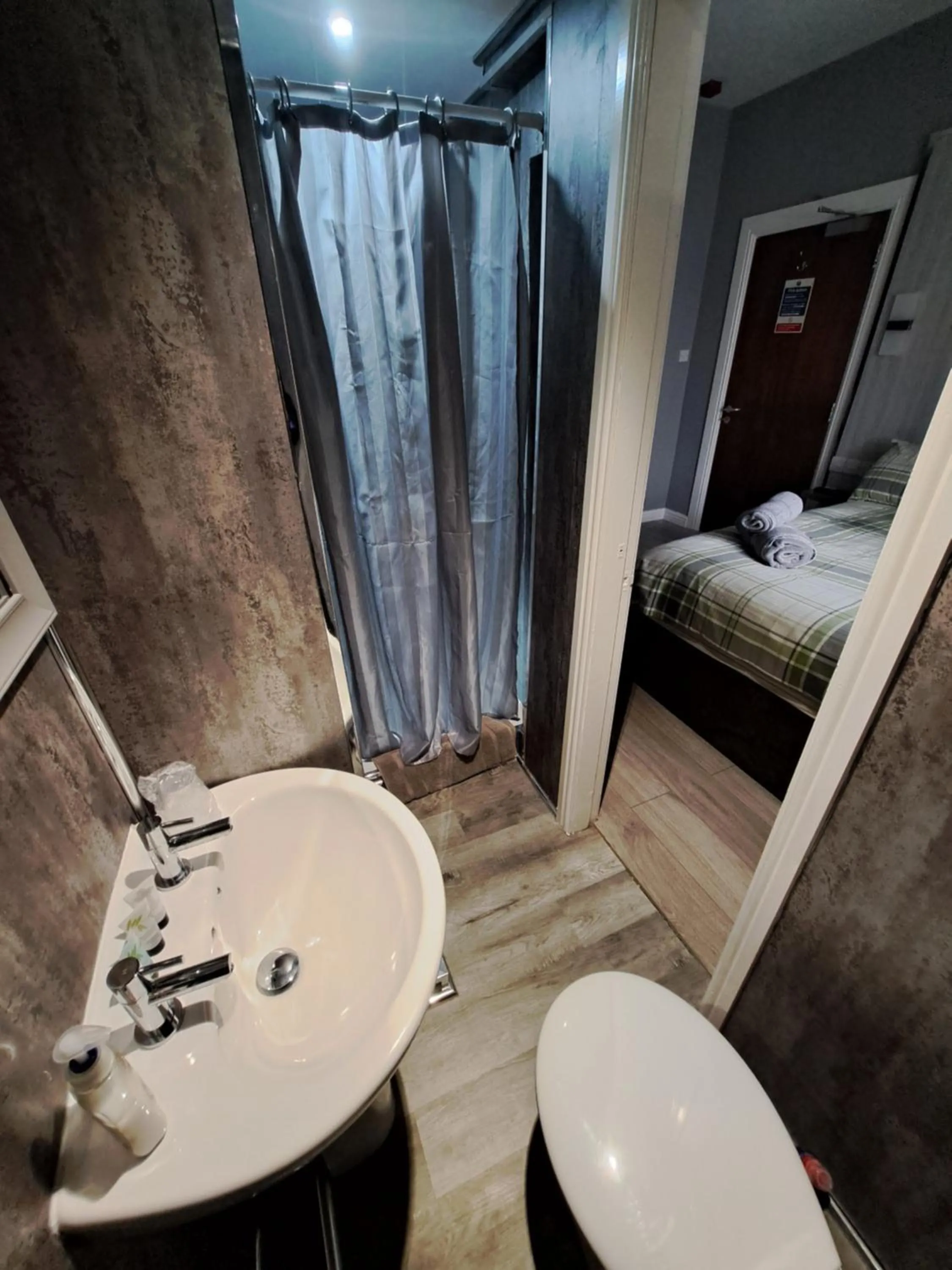 Bed in dalesman hotel