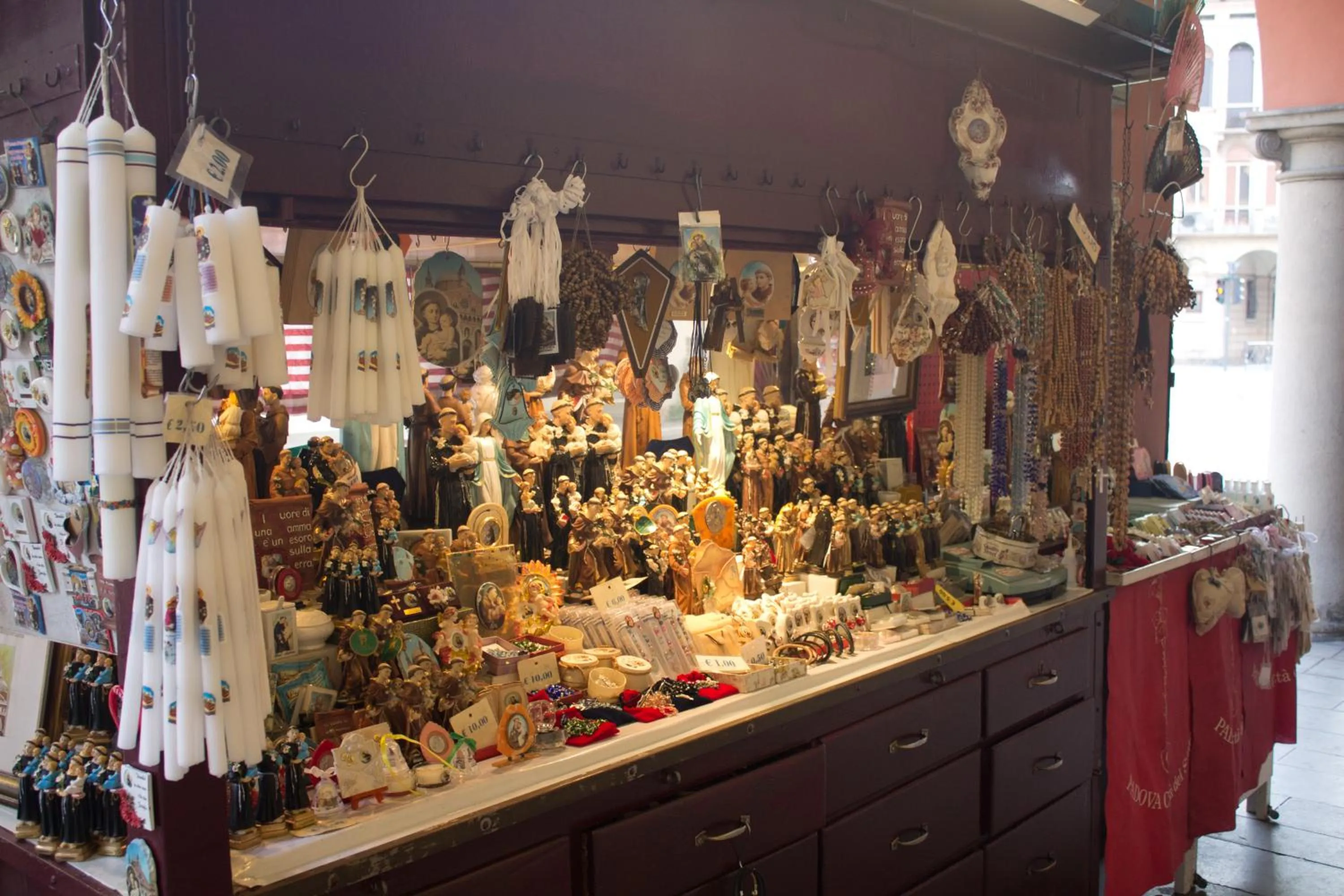 Shopping Area in Hotel Mignon