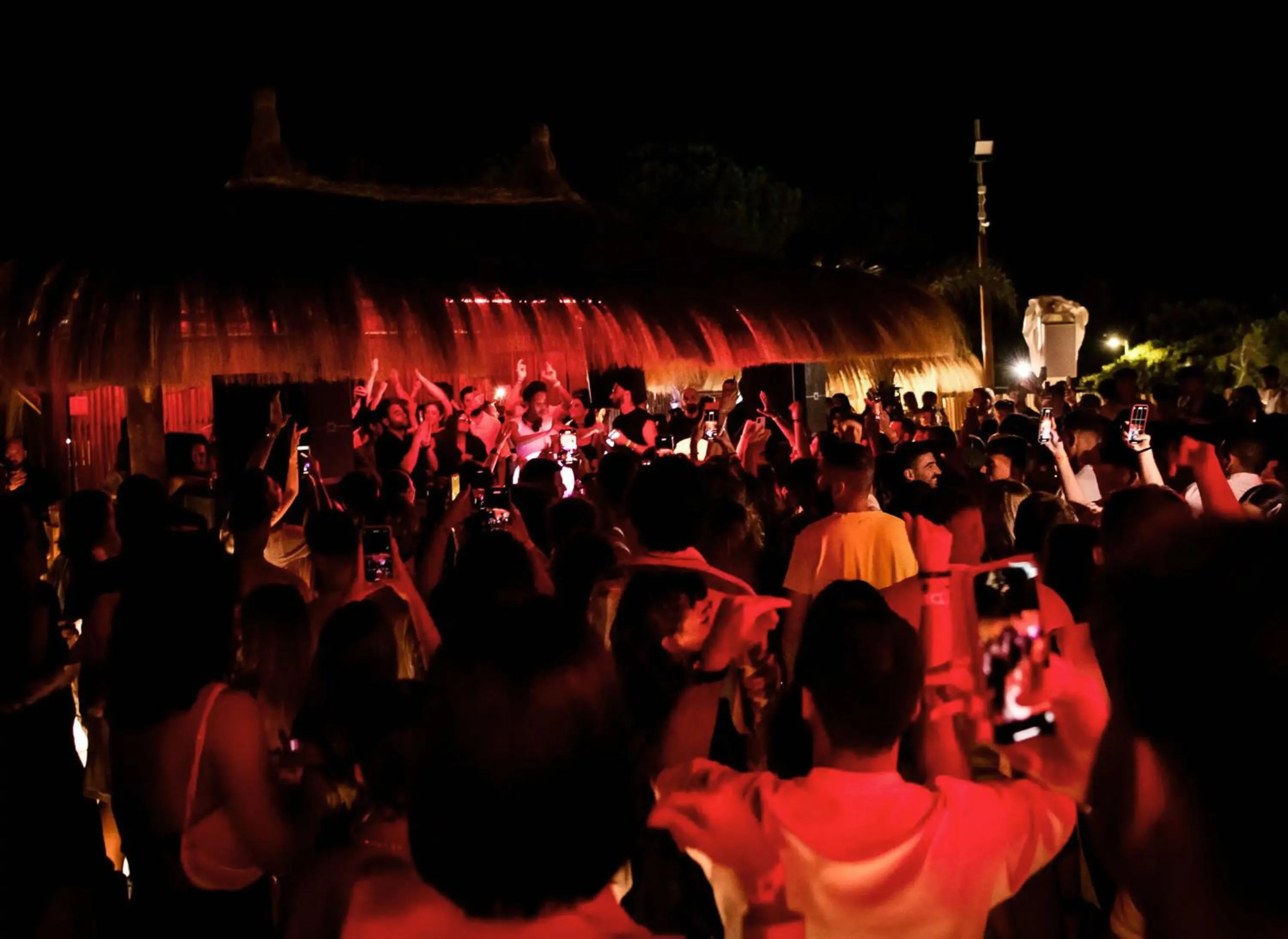 Nightclub / DJ in Holiday Village