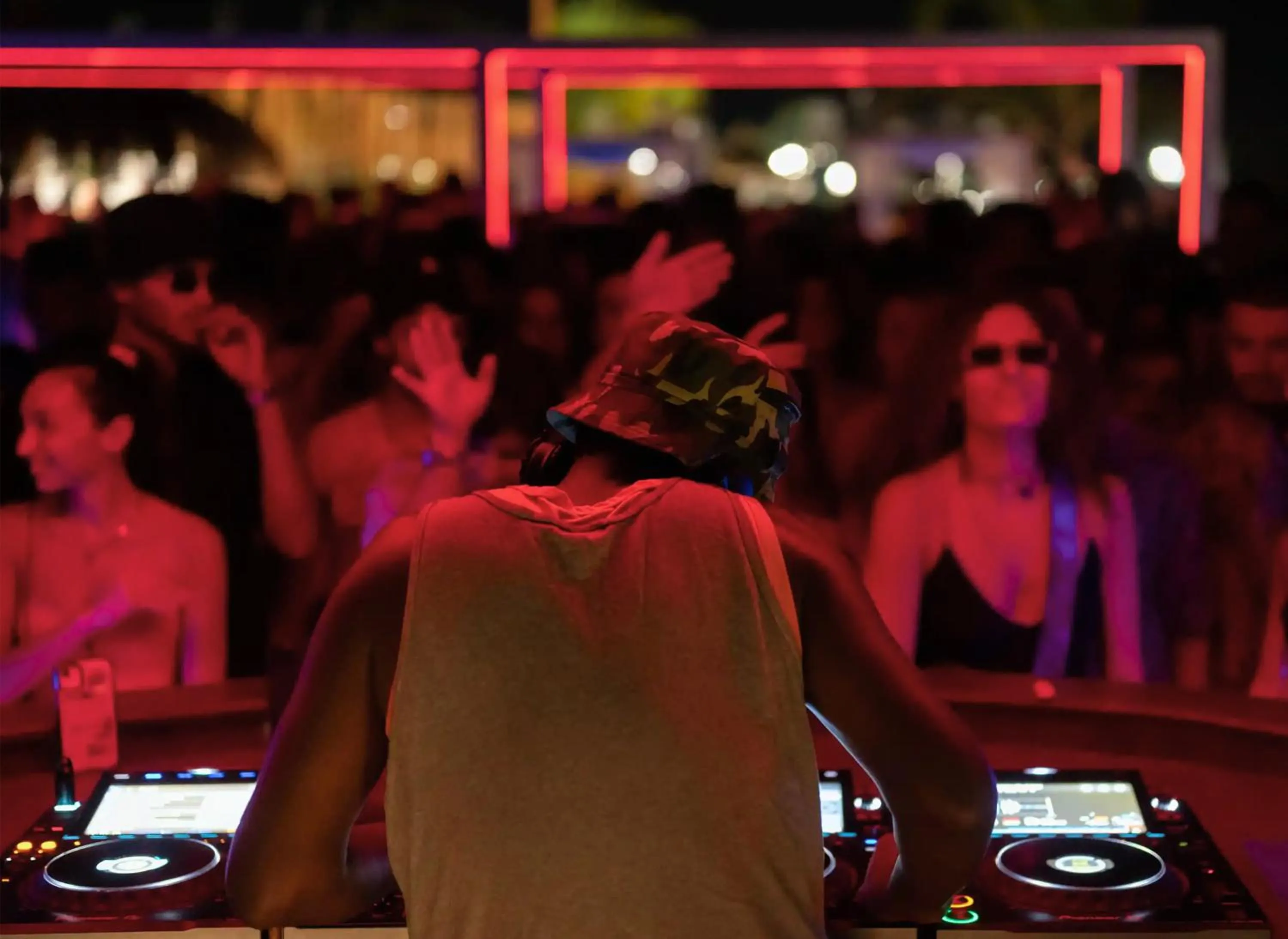 Nightclub / DJ in Holiday Village