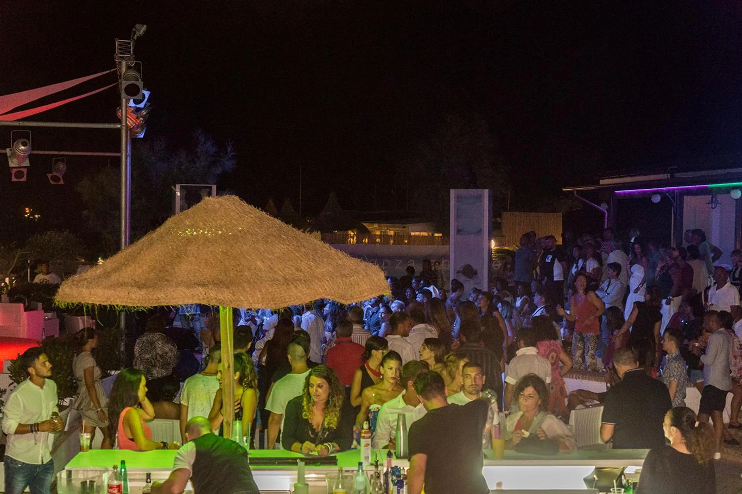 Nightclub / DJ in Holiday Village