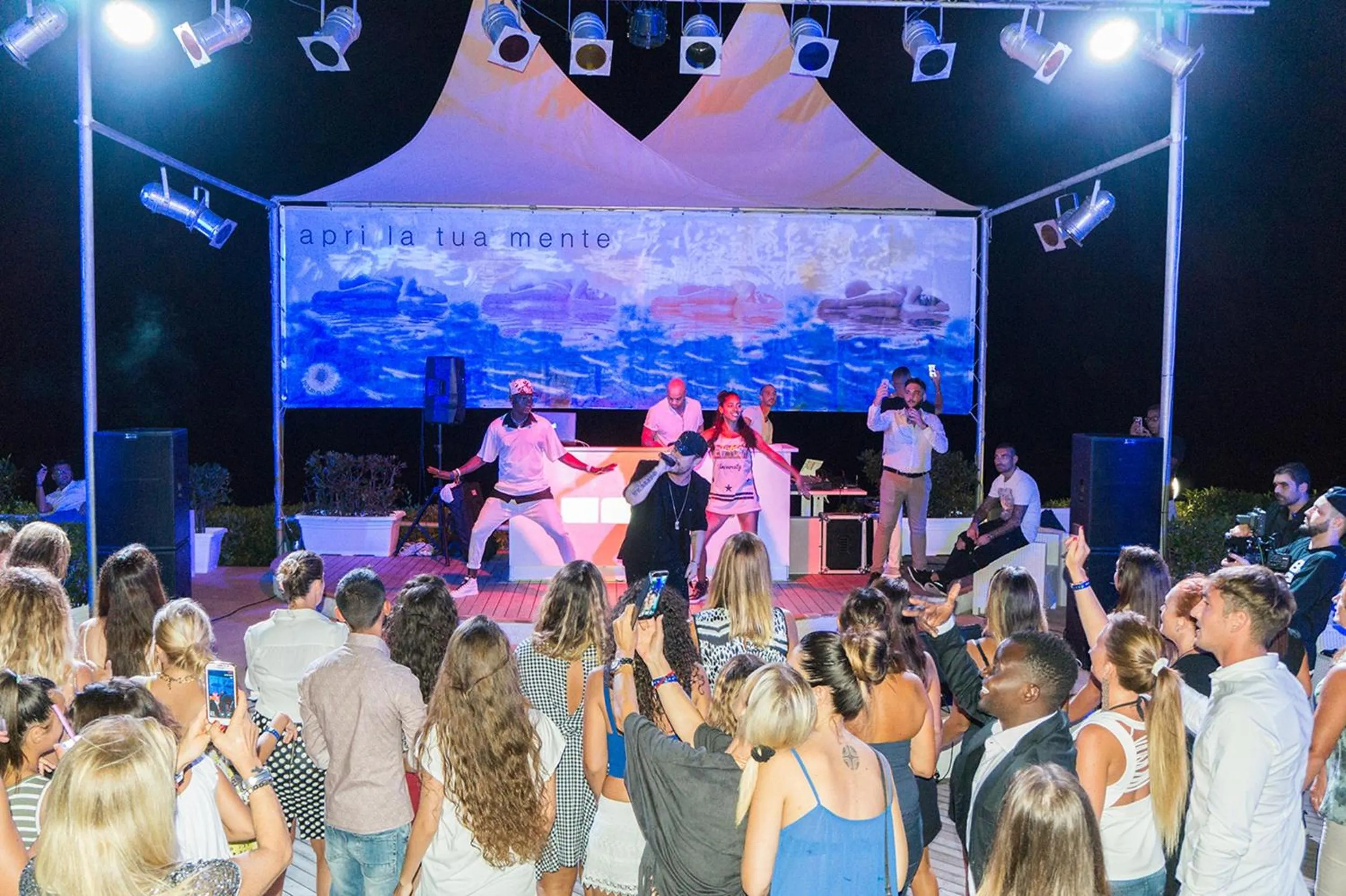 Nightclub / DJ in Holiday Village