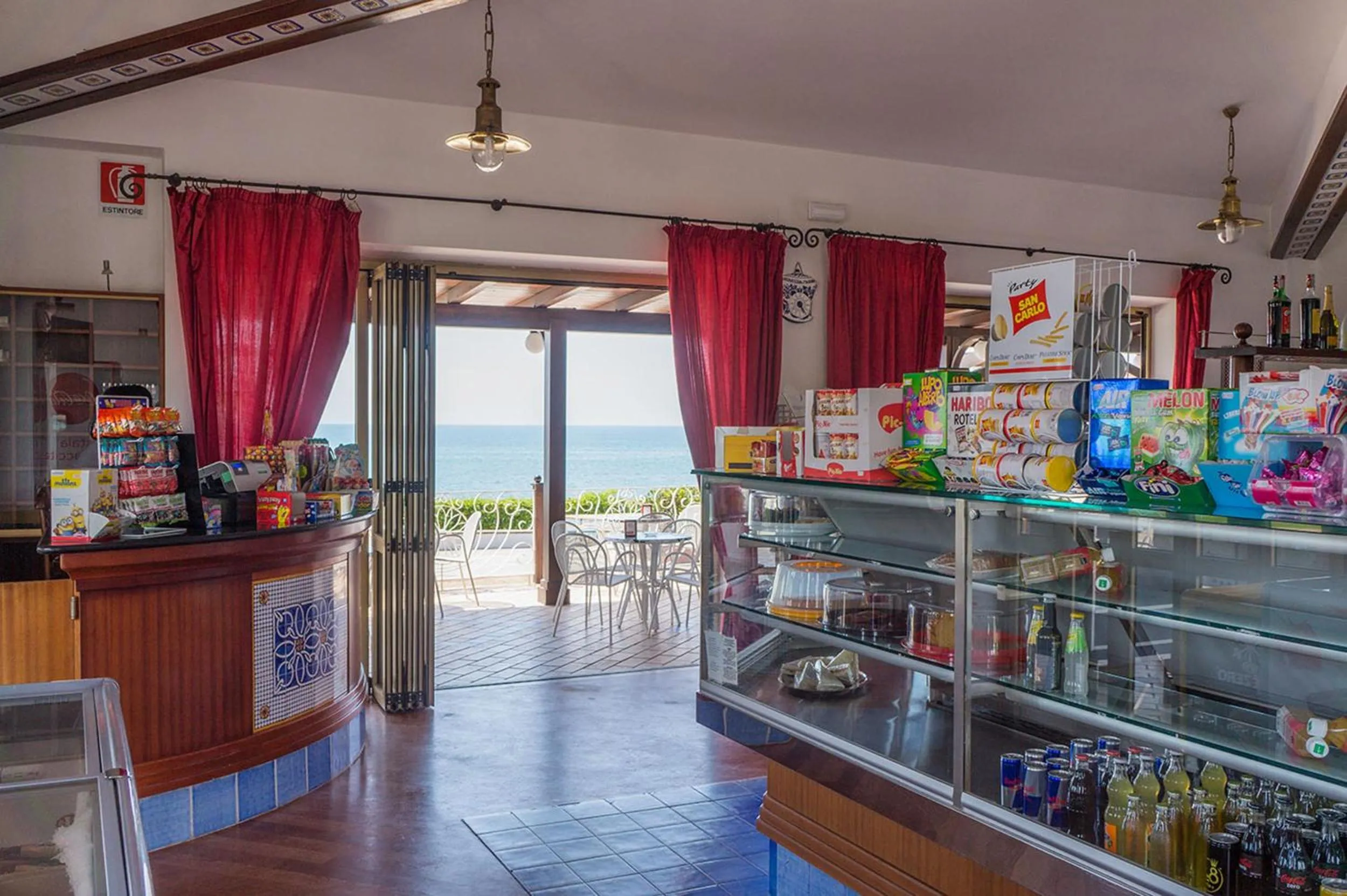 Lounge or bar in Holiday Village