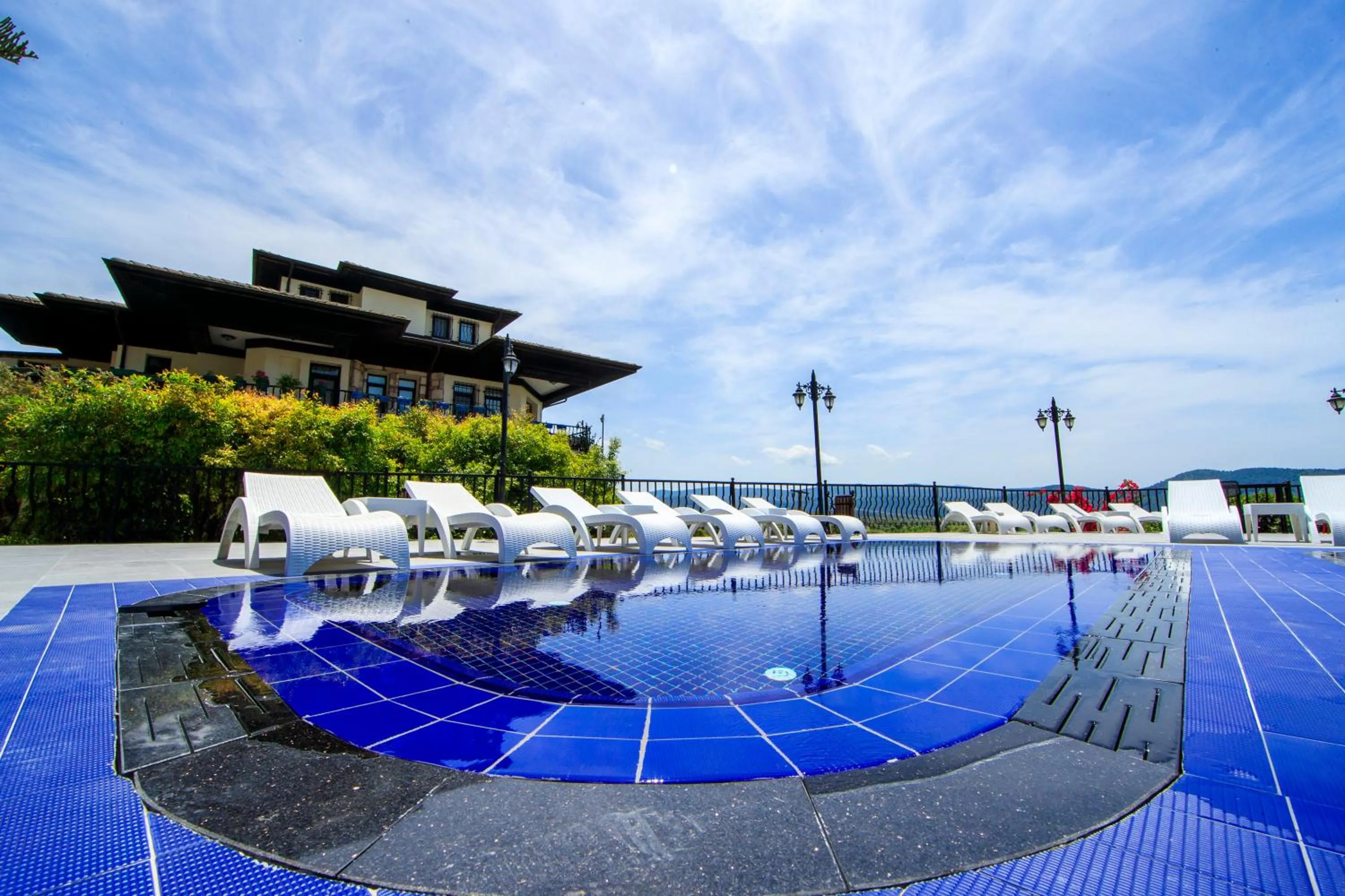Swimming pool in Villa Marine Hotel