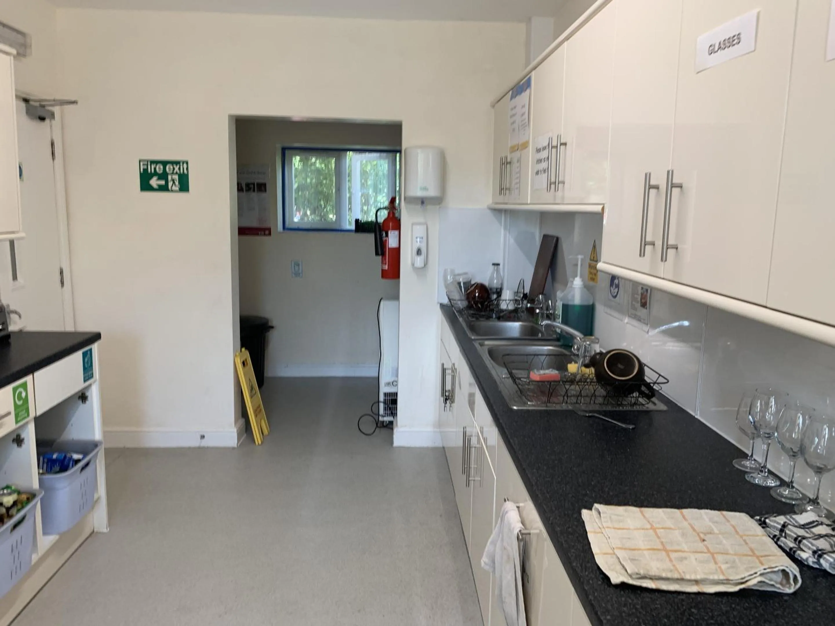 Kitchen or kitchenette in Stonehenge Hostel