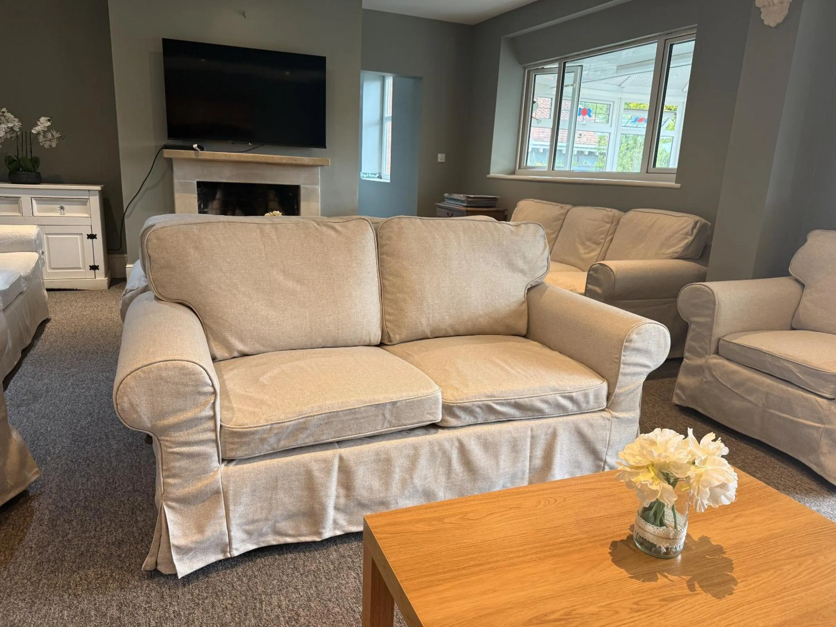 Living room in Stonehenge Hostel