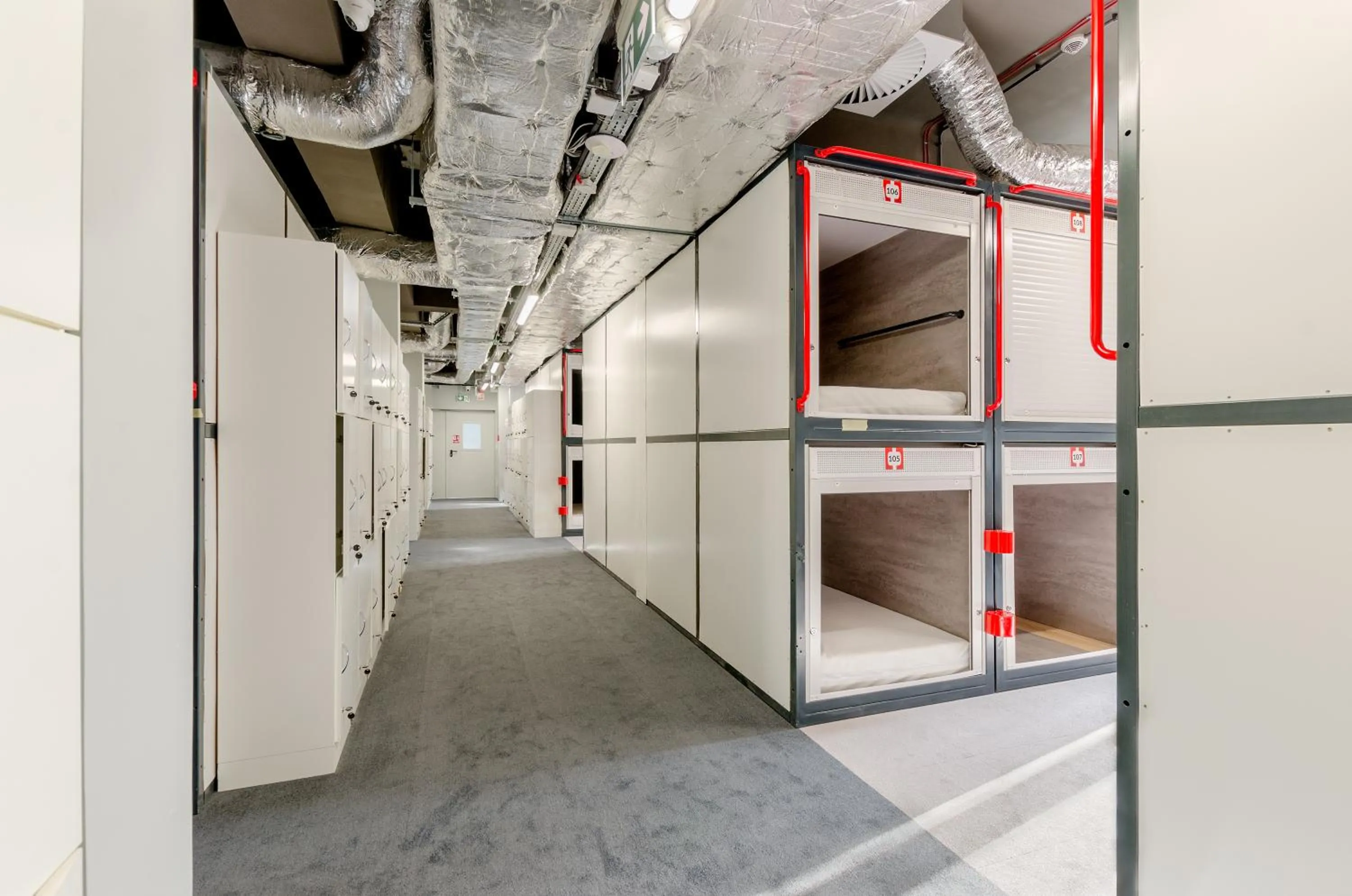 bunk bed in Kapsuła Hostel Warszawa