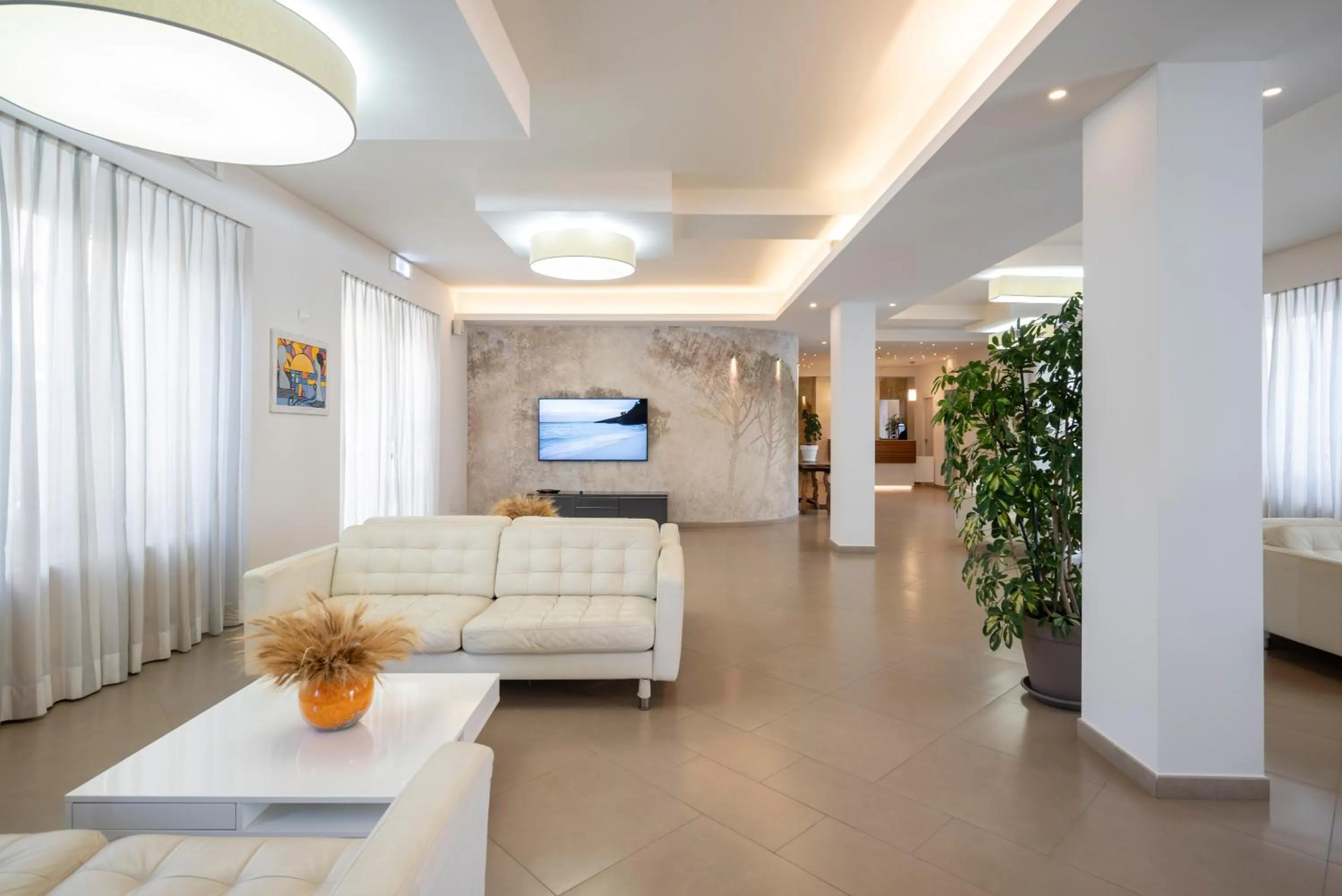 Communal lounge/ TV room in Hotel La Pineta