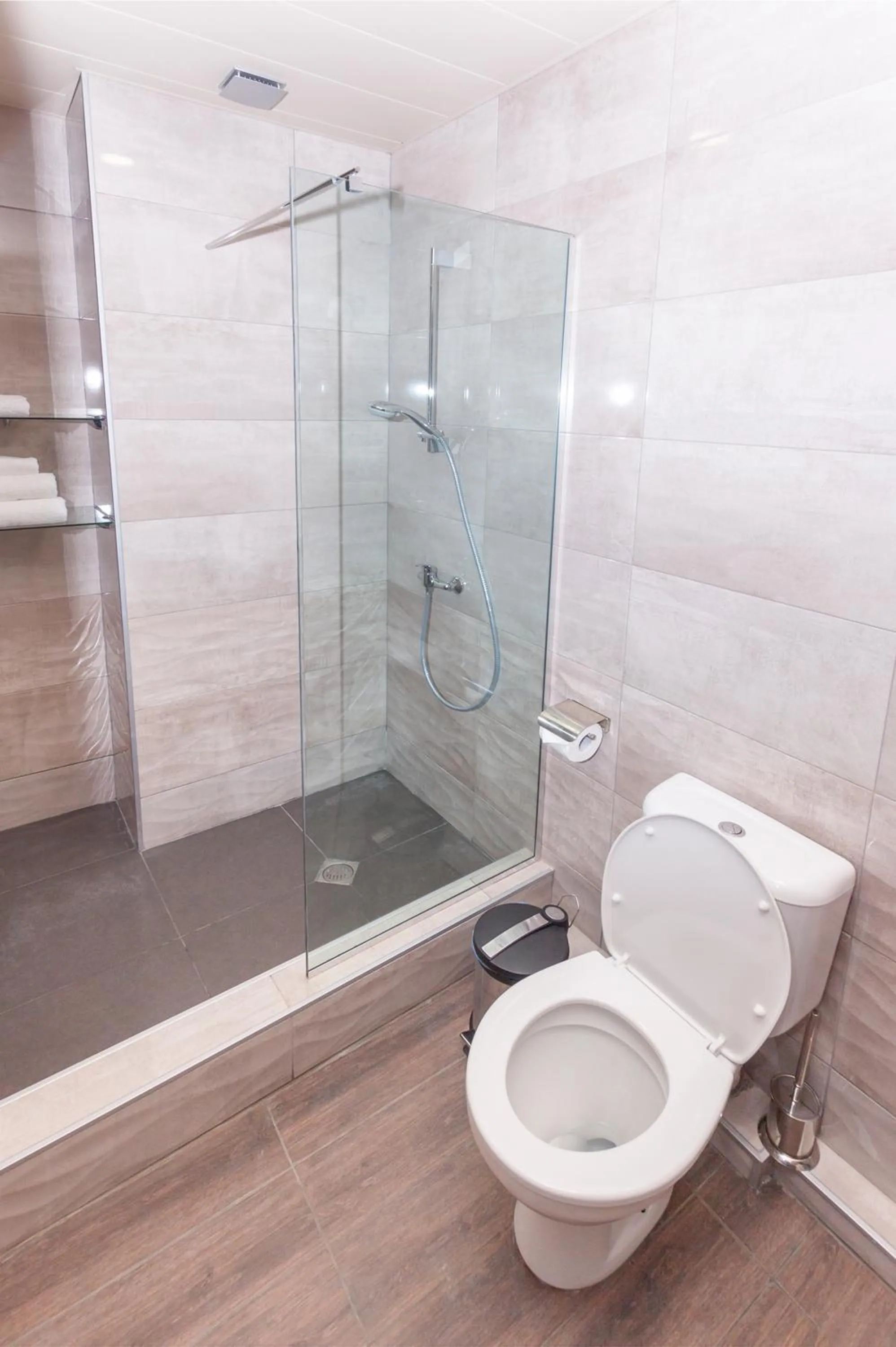 Shower in Hotel Amser