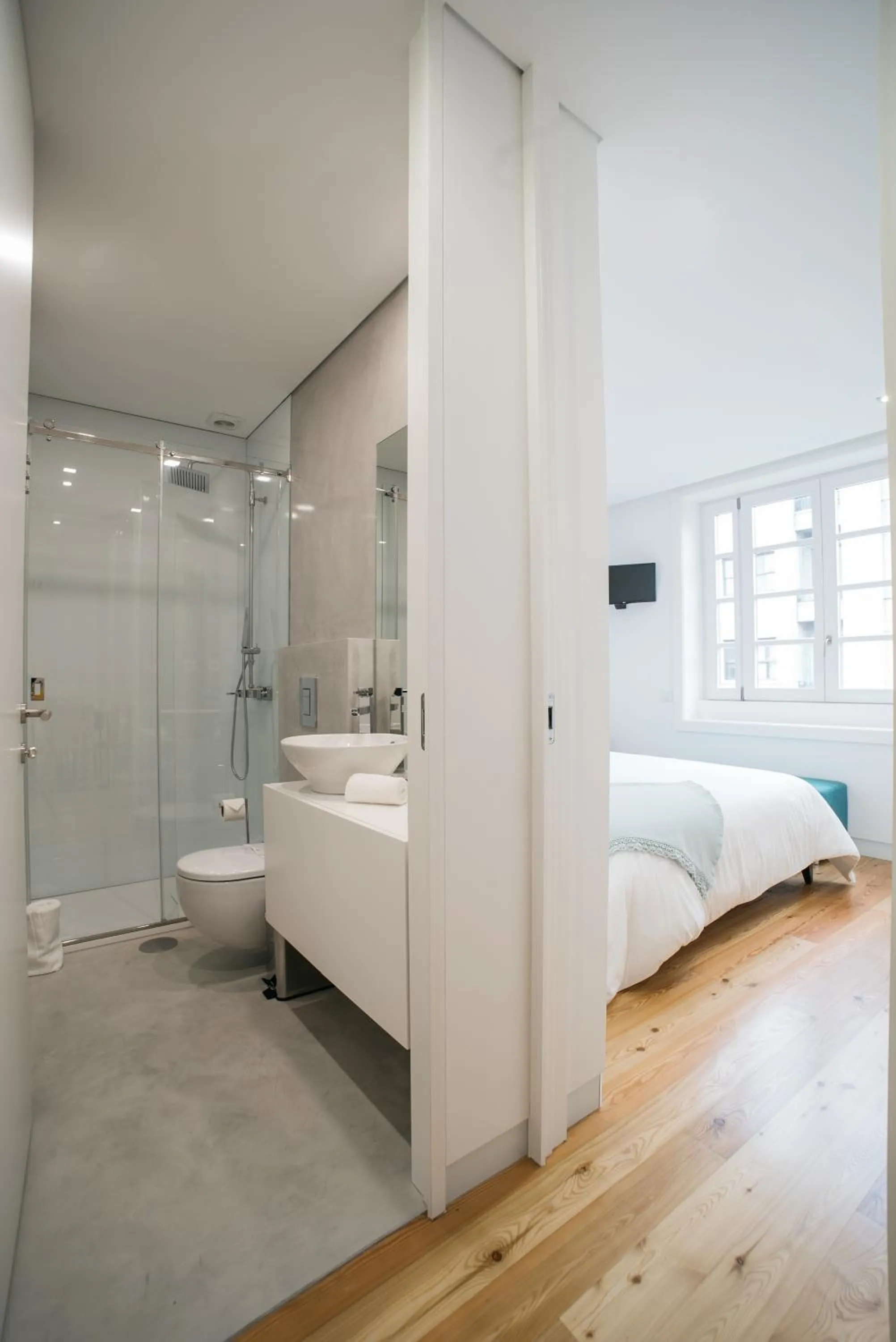 Bathroom, Bed in D'Autor Apartments Sá da Bandeira