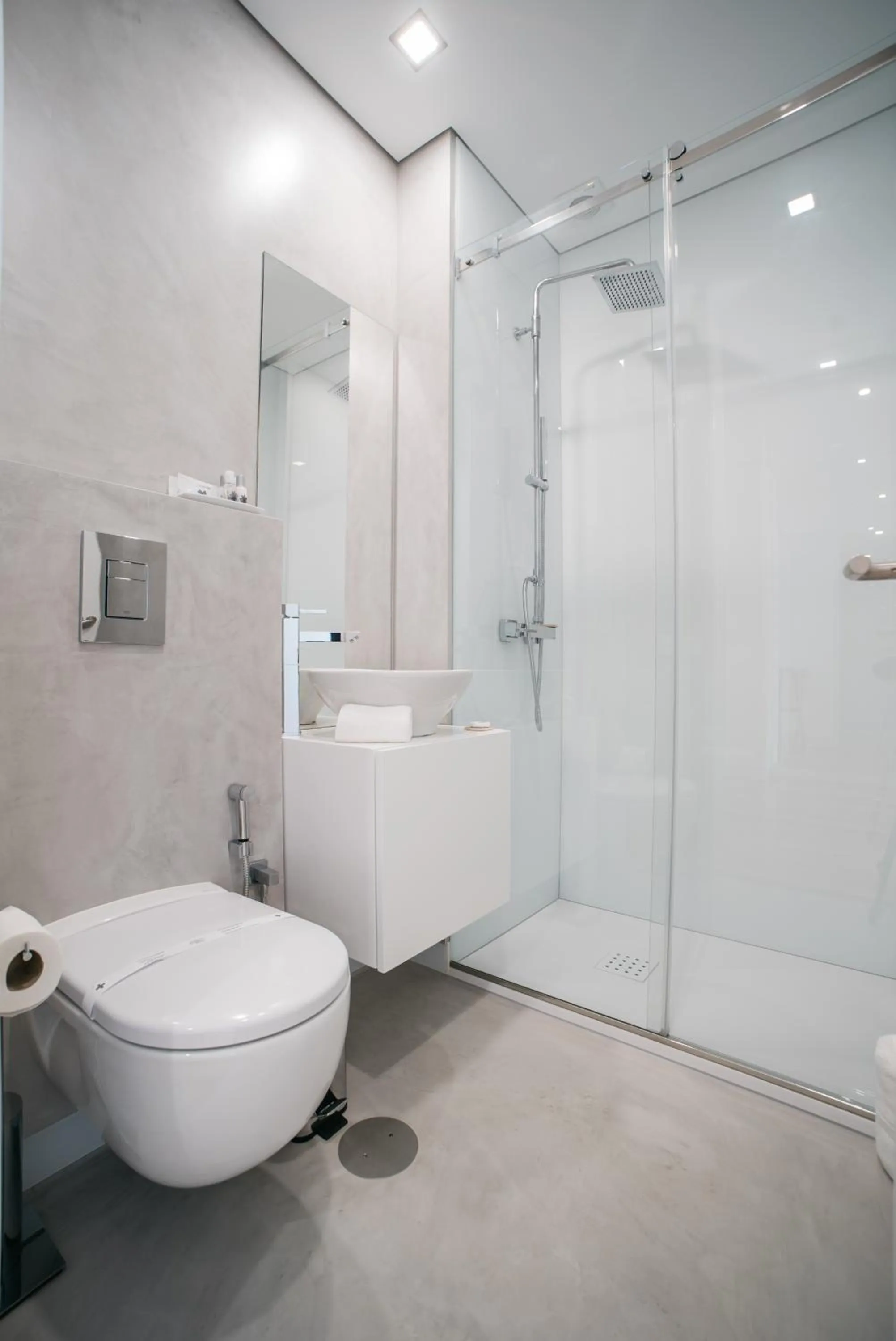 Shower in D'Autor Apartments Sá da Bandeira