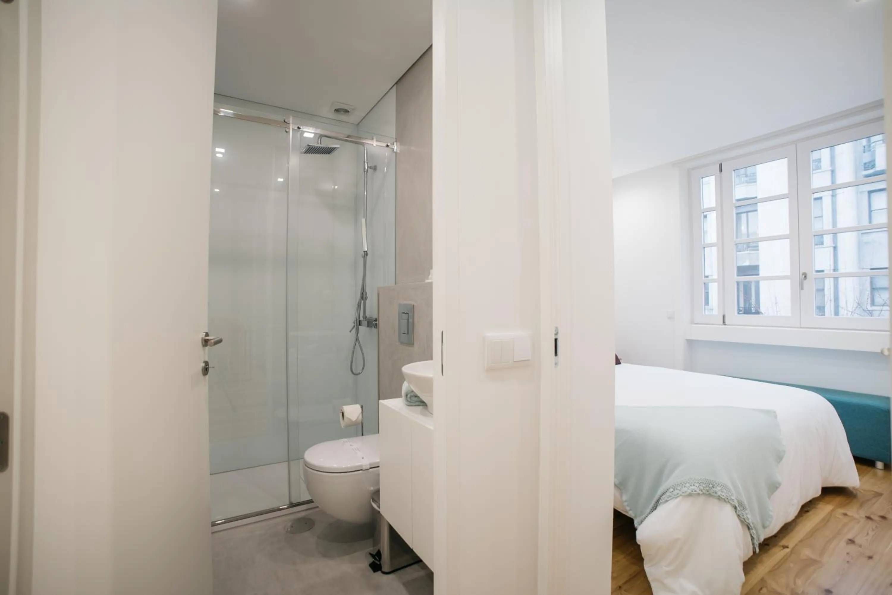 Shower in D'Autor Apartments Sá da Bandeira