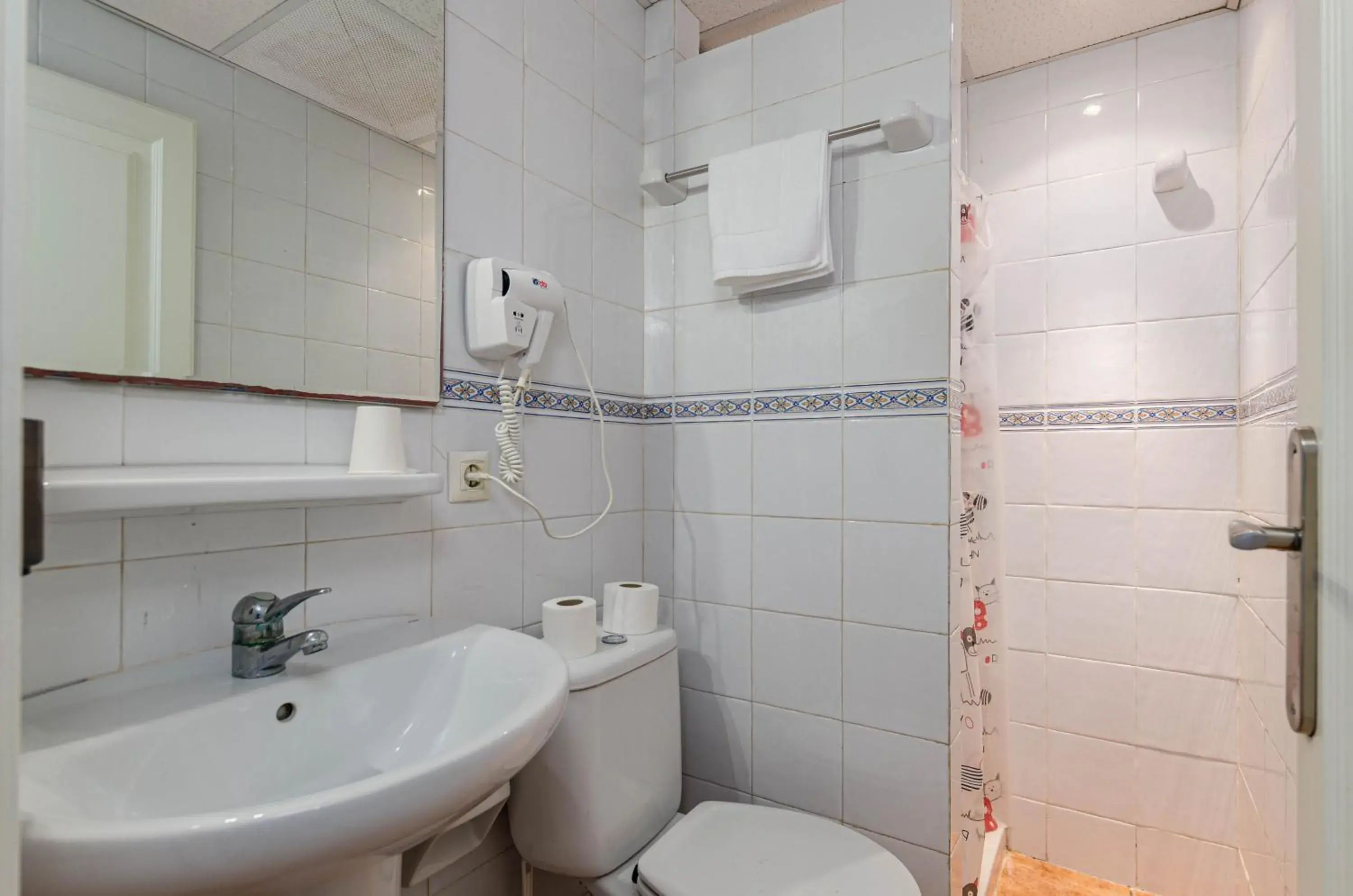 Economy Single Room - single occupancy in Hostal Gami Adults Only Economy Single Room - single occupancy in Hostal Gami Adults Only