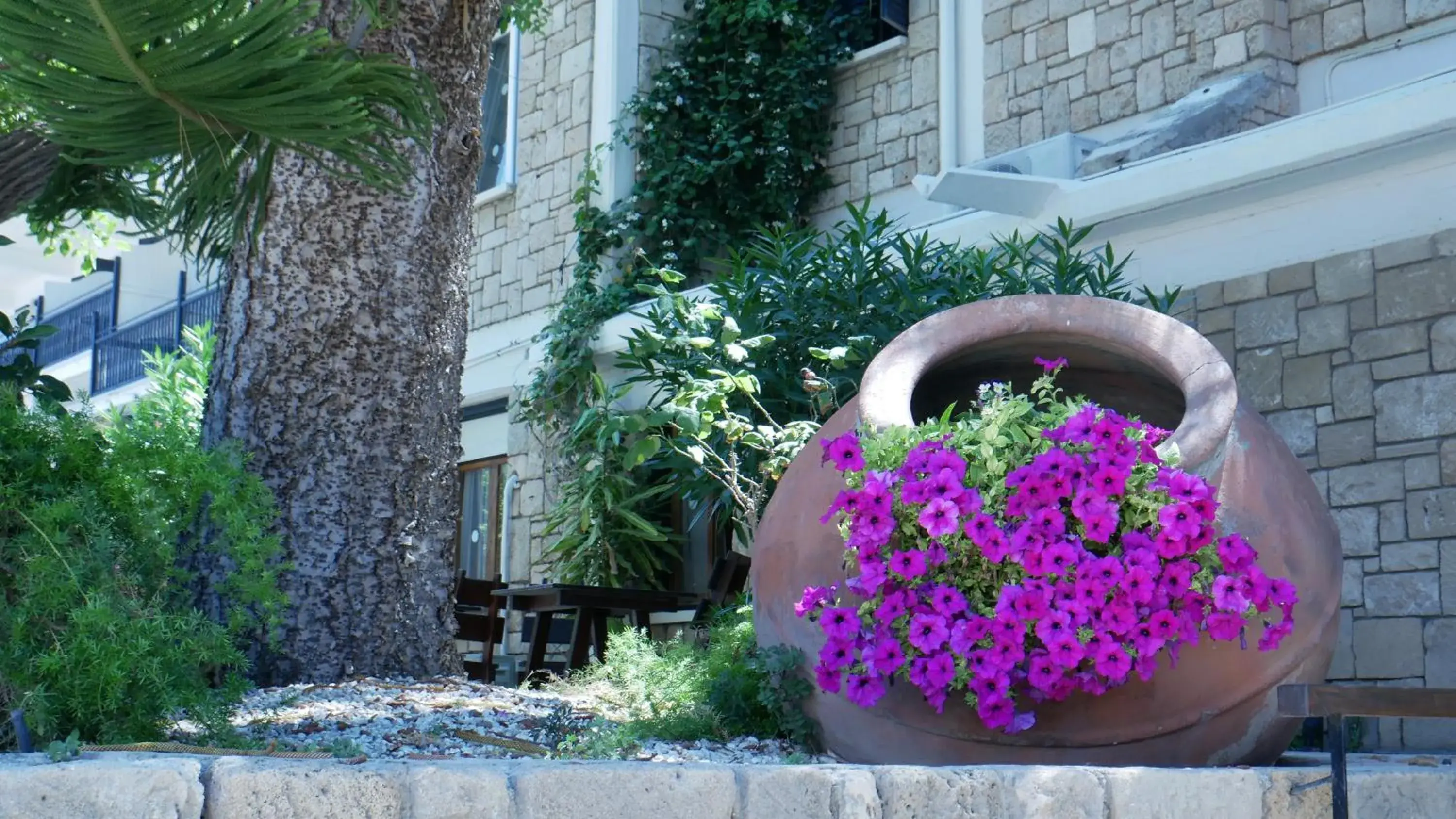 Property building in Dionysos Central Property building in Dionysos Central
