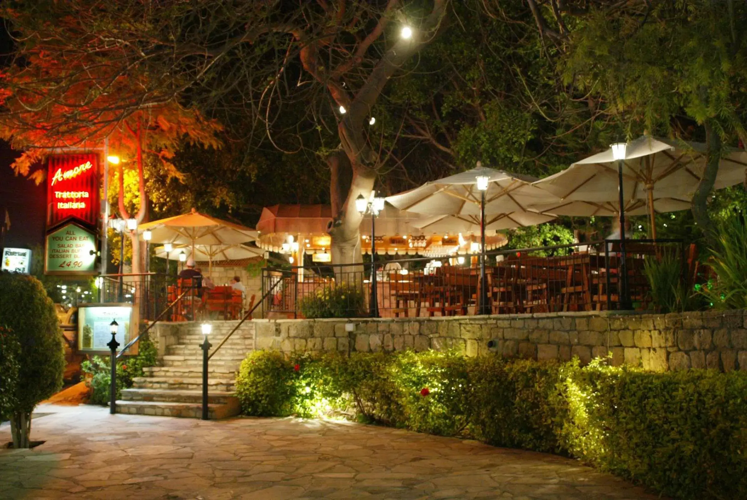 Facade/entrance in Dionysos Central Facade/entrance in Dionysos Central