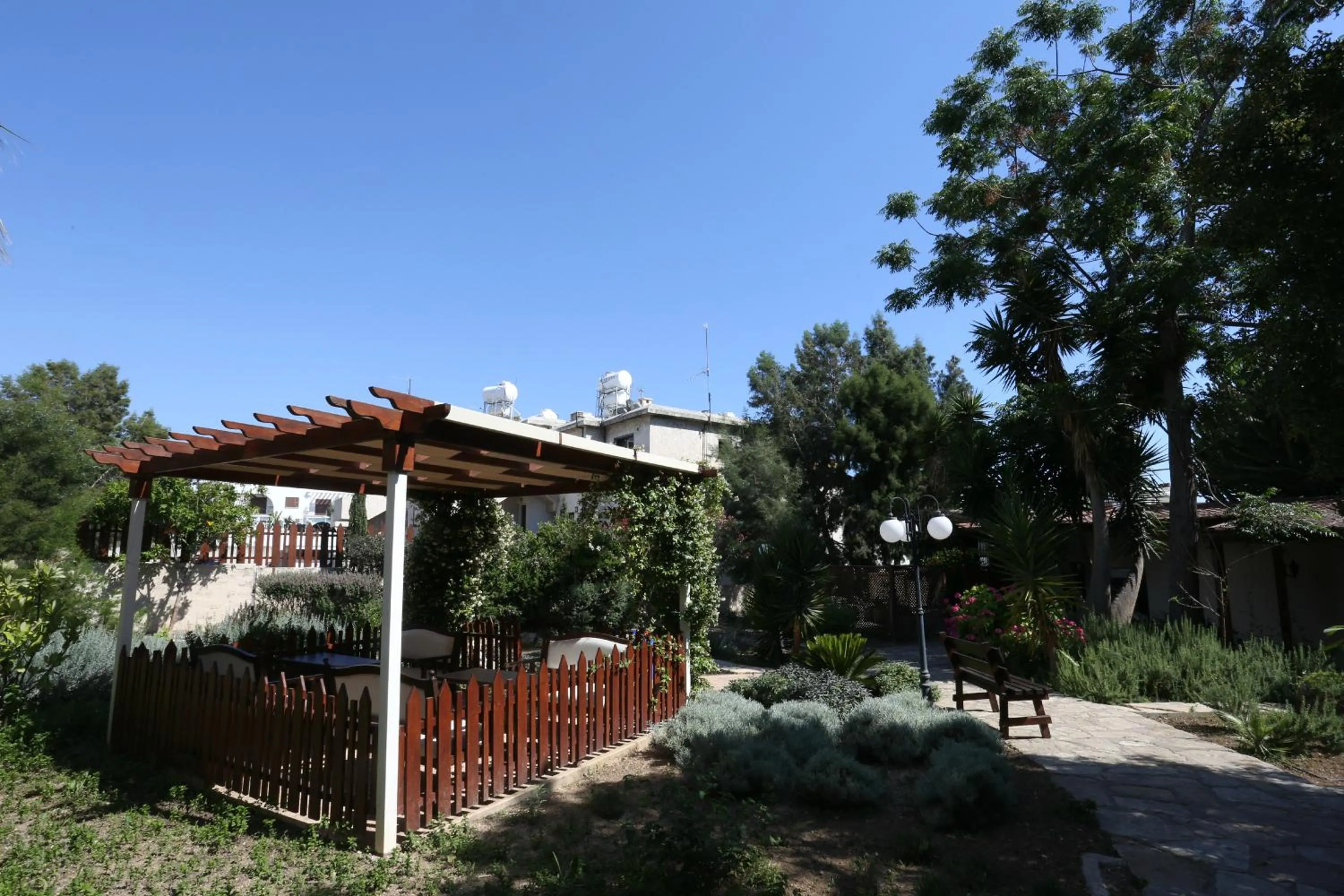 Facade/entrance in Dionysos Central