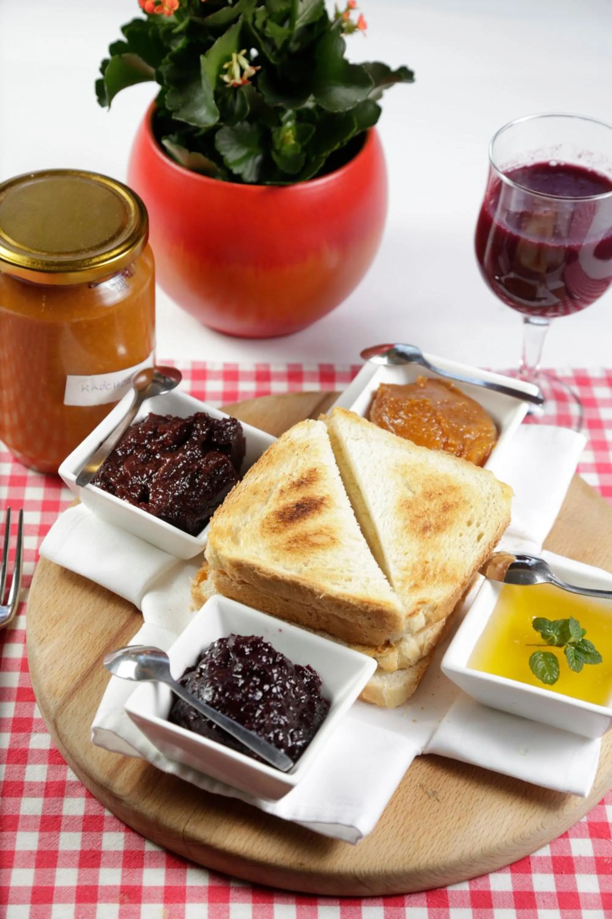 Breakfast in Accommodation Tara