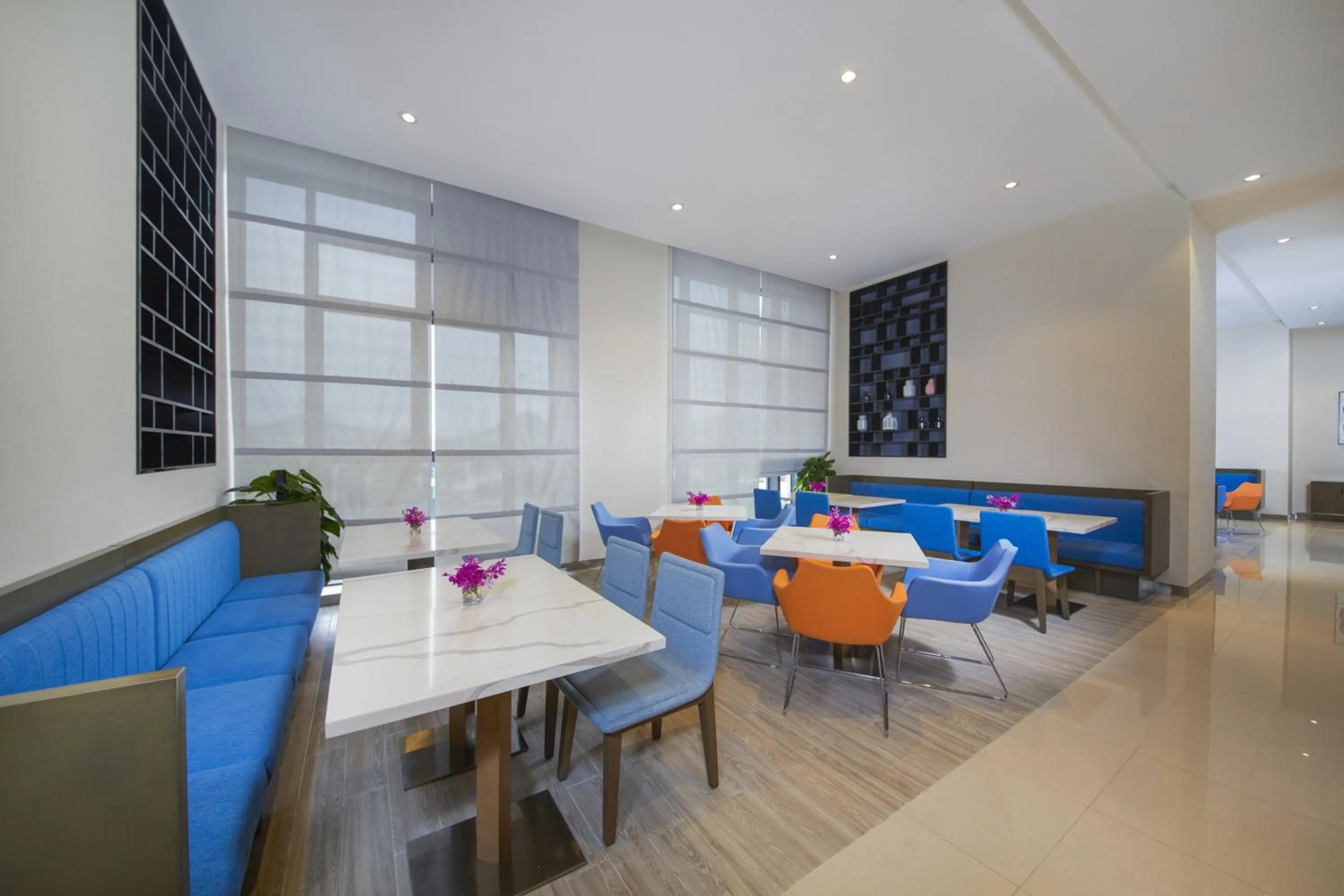 Restaurant/places to eat in Holiday Inn Express Guian Yungu by IHG